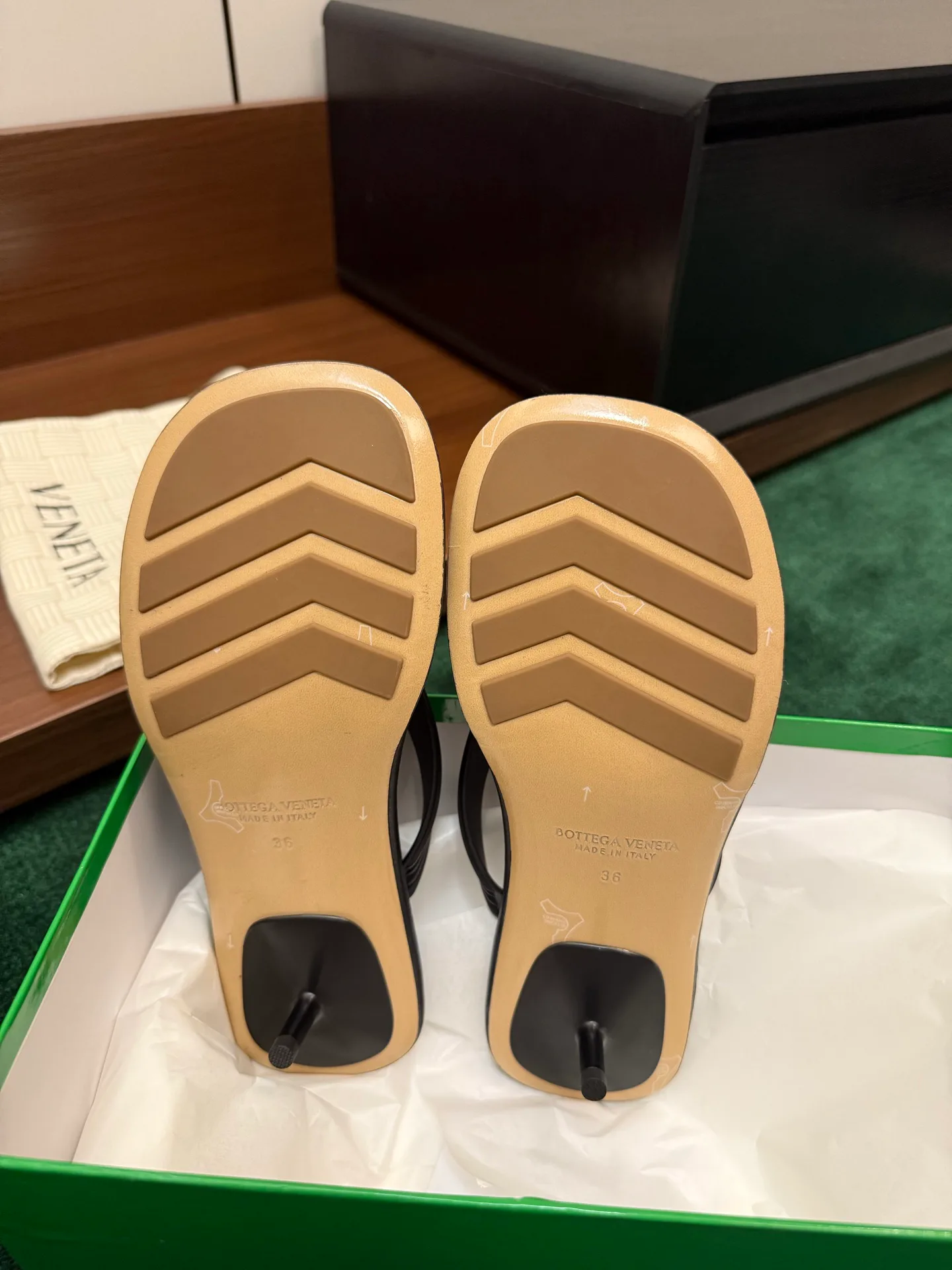 Шлепанцы Женские Bottega Veneta 17386119