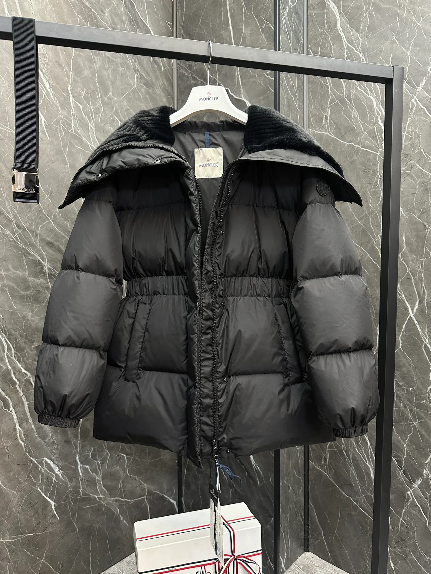 Куртки И Пуховики Женские Moncler 812911