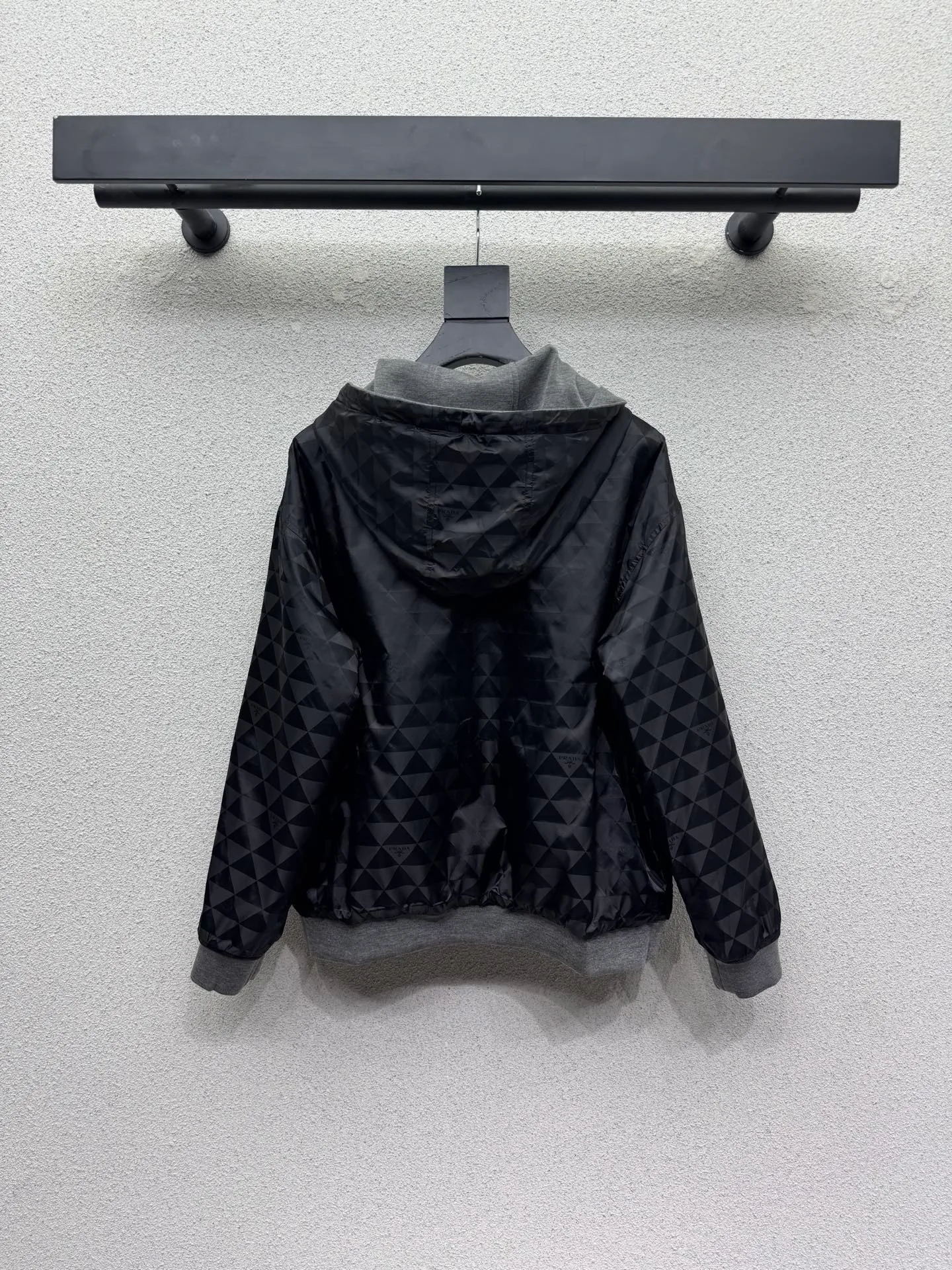 Куртки И Пуховики Женские Prada 18585248