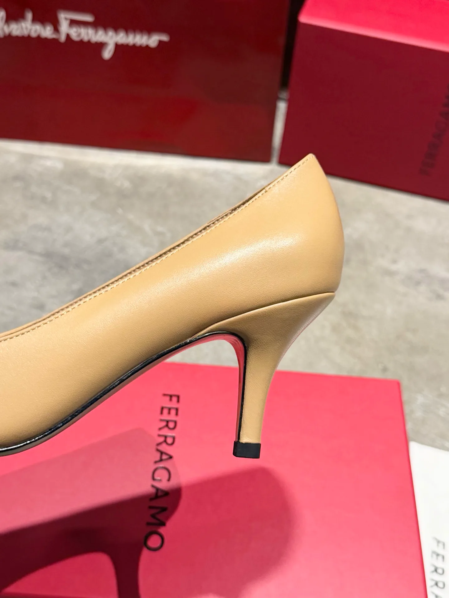 Туфли Женские Salvatore Ferragamo 17897968