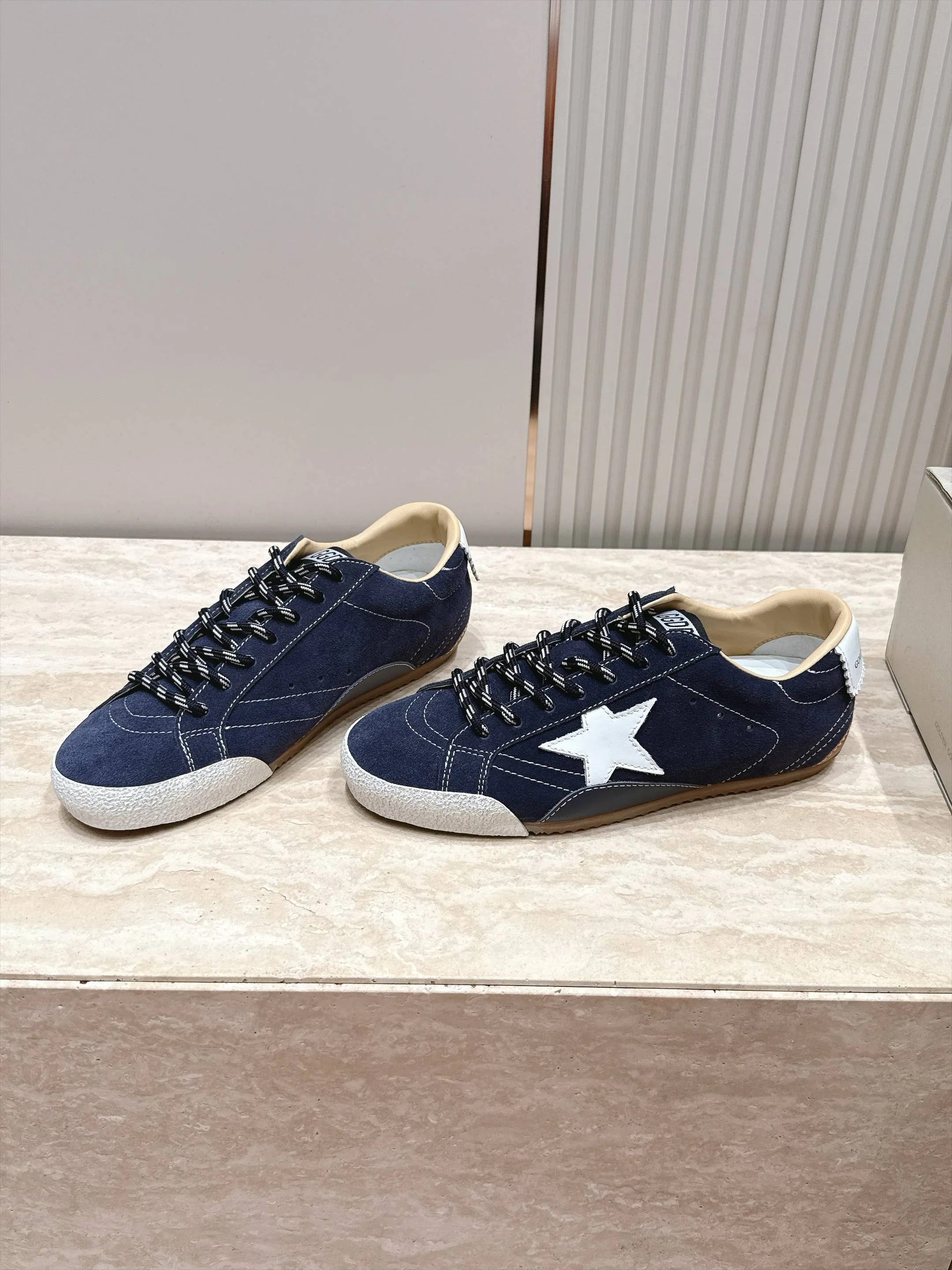 Кроссовки Женские Golden Goose 18420765