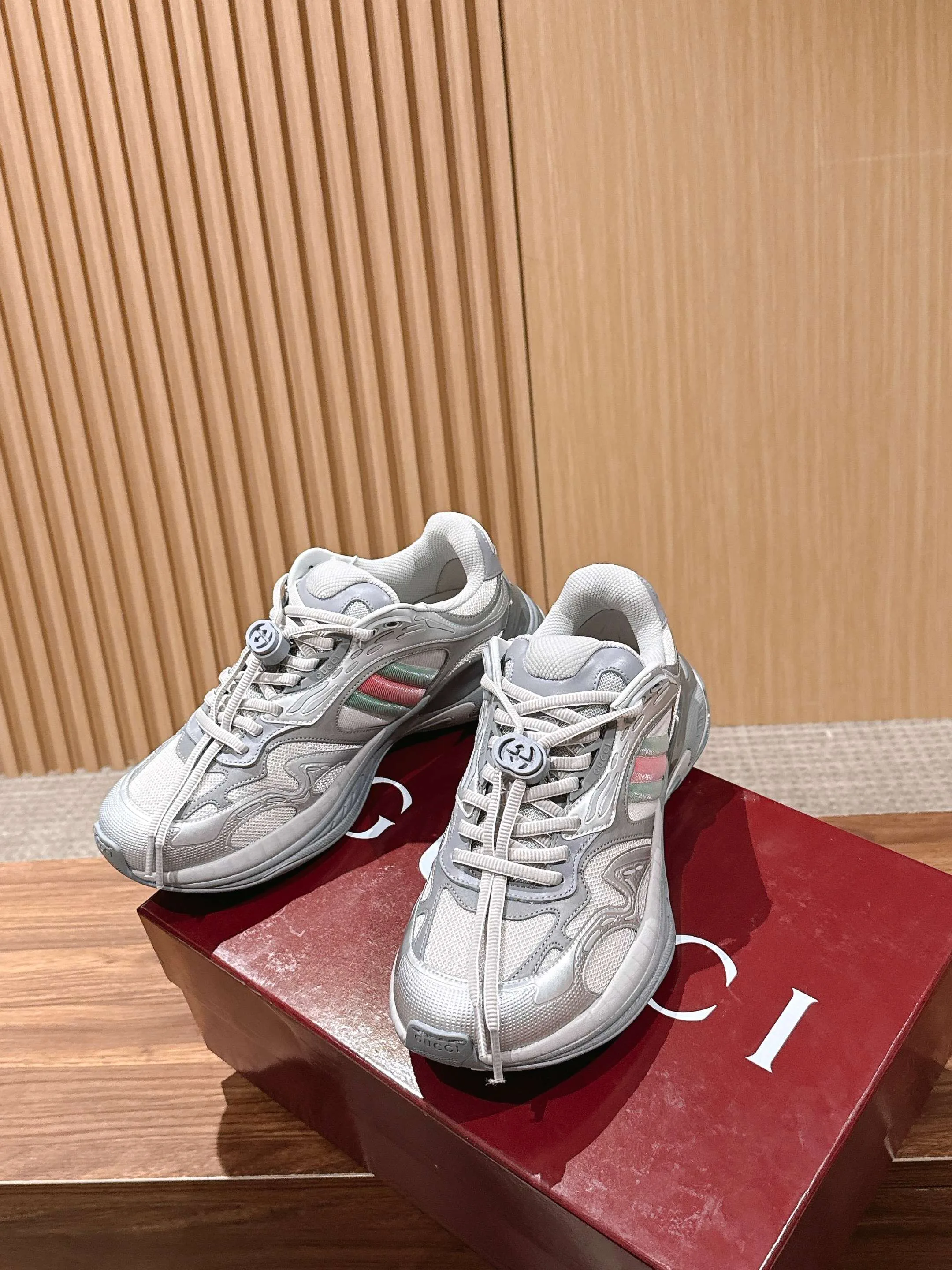 Кроссовки Мужские Gucci 18889240
