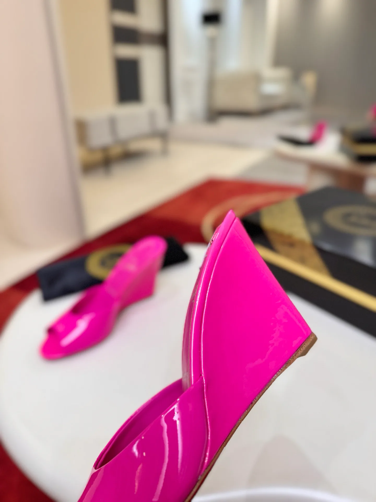 Босоножки Женские Christian Louboutin 18500930