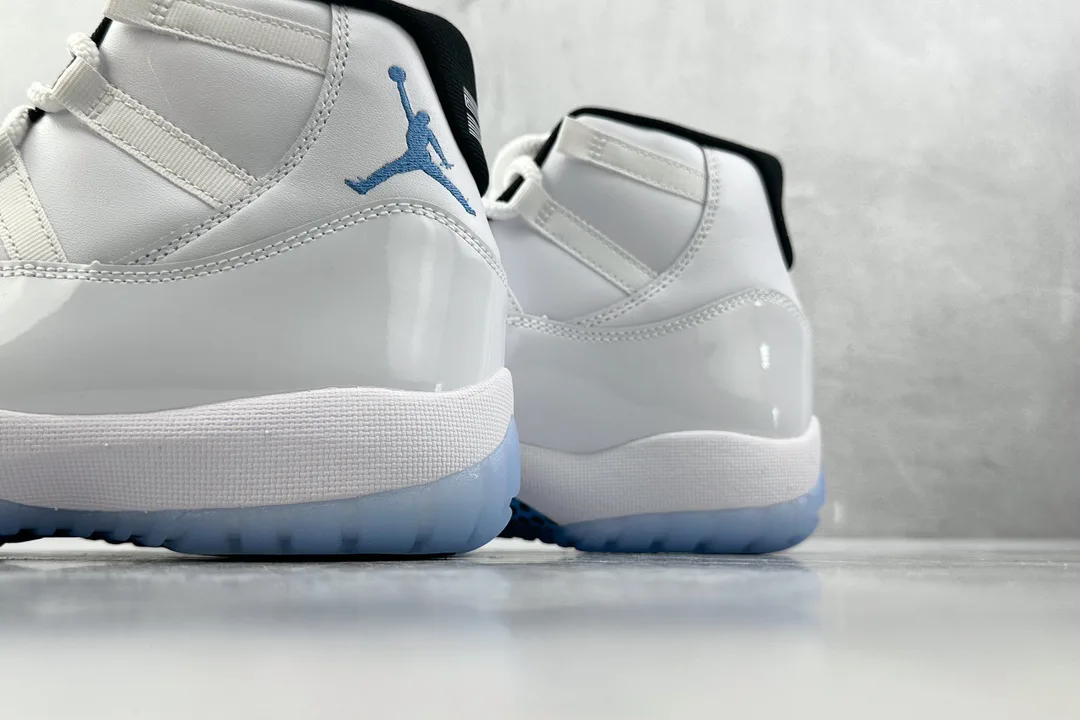 Кроссовки Женские Air Jordan 253757