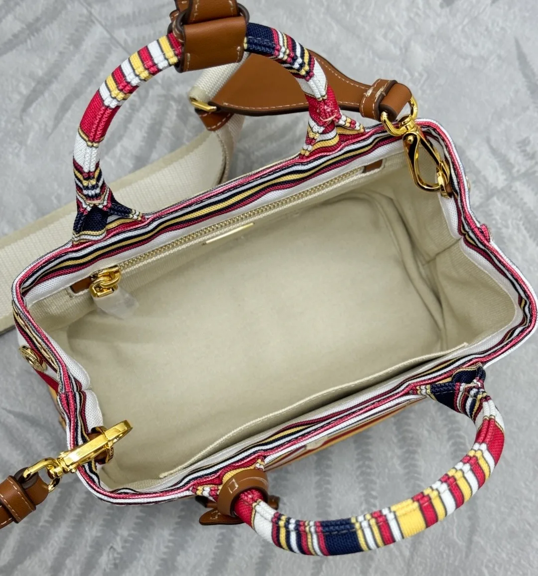 Классические Сумки Женские Prada 11164943