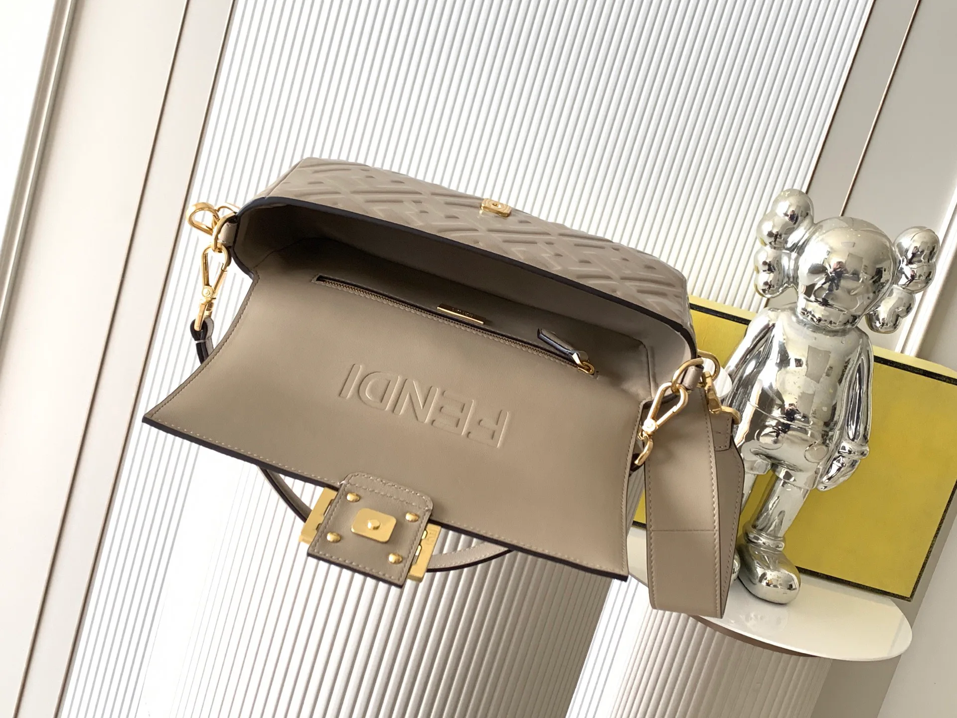 Классические Сумки Женские Fendi 13234577