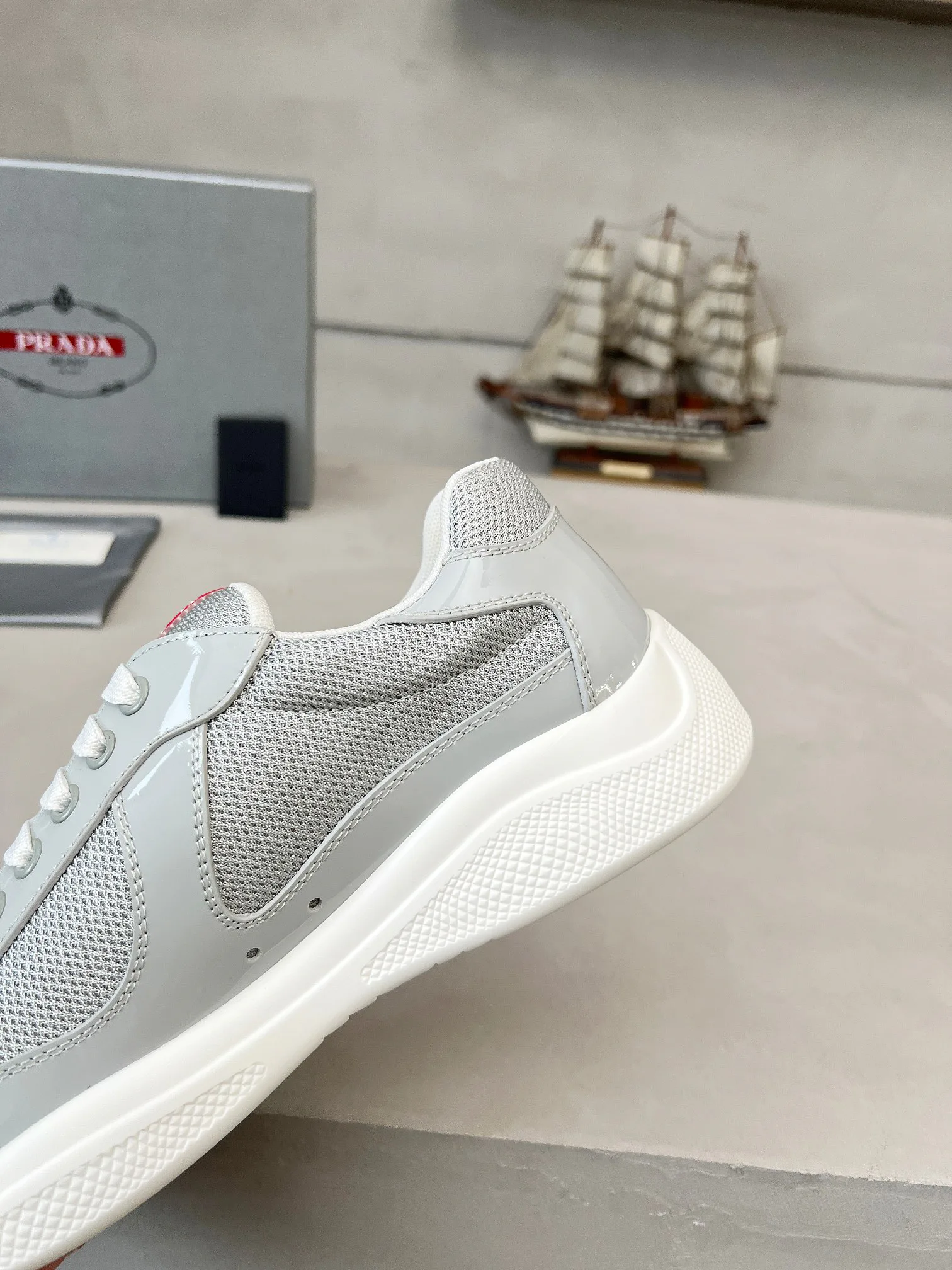 Кроссовки Женские Prada 17704055