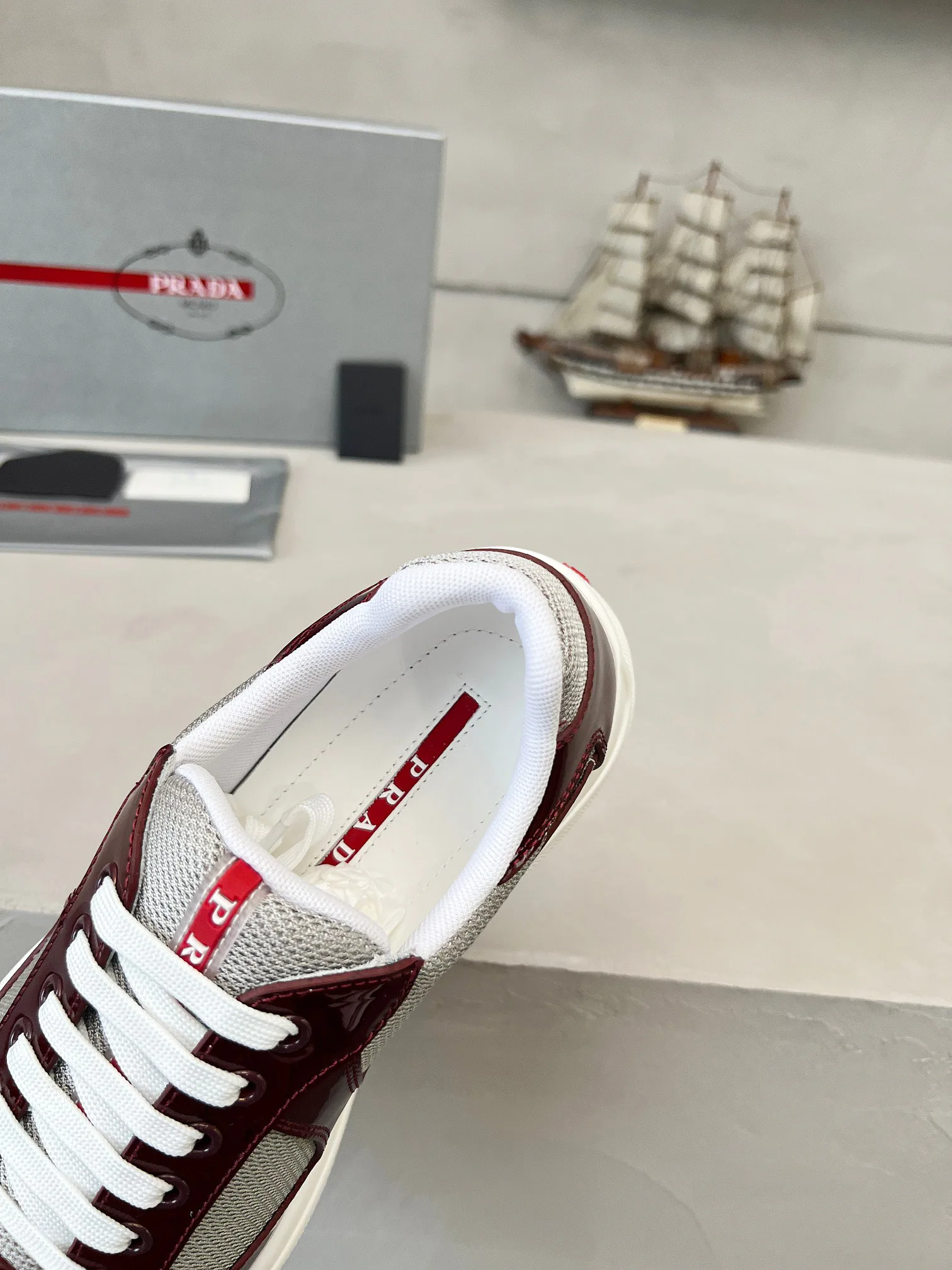 Кроссовки Женские Prada 931605