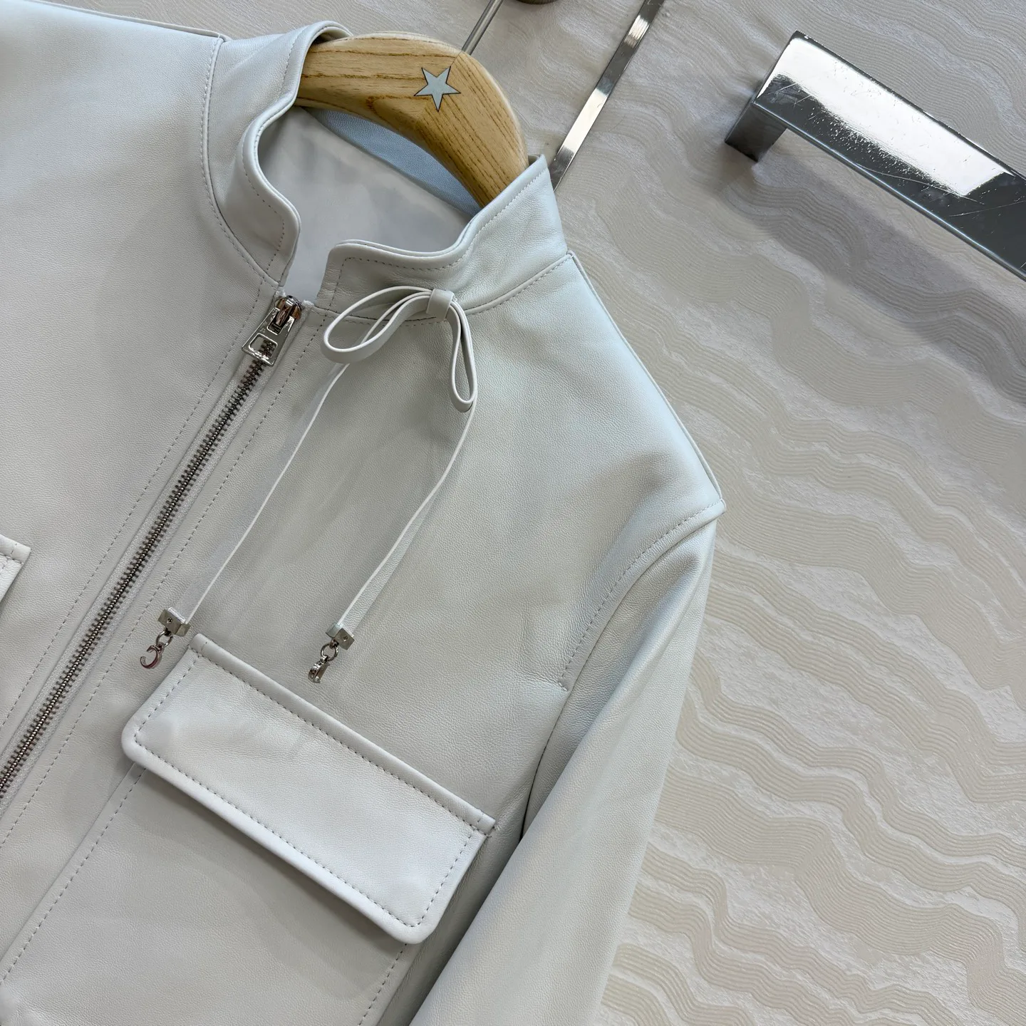 Кожаные Куртки И Дублёнки Женские Christian Dior 12812924