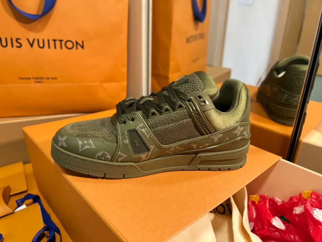 Кроссовки Женские Louis Vuitton 1880929