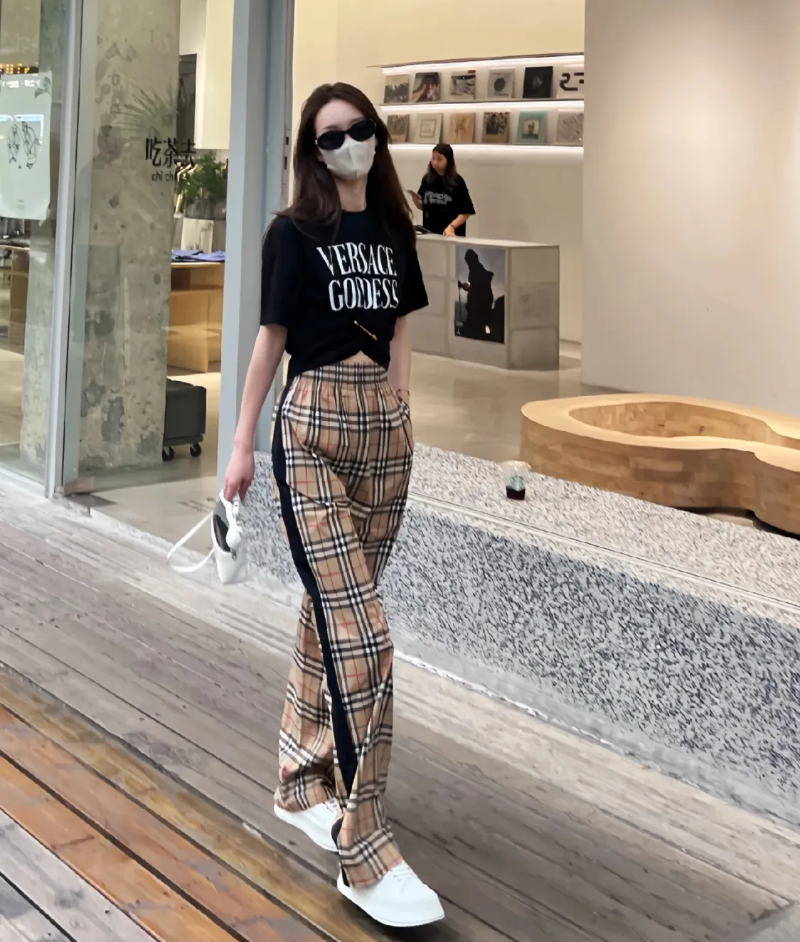 Брюки Женские Burberry 11358101