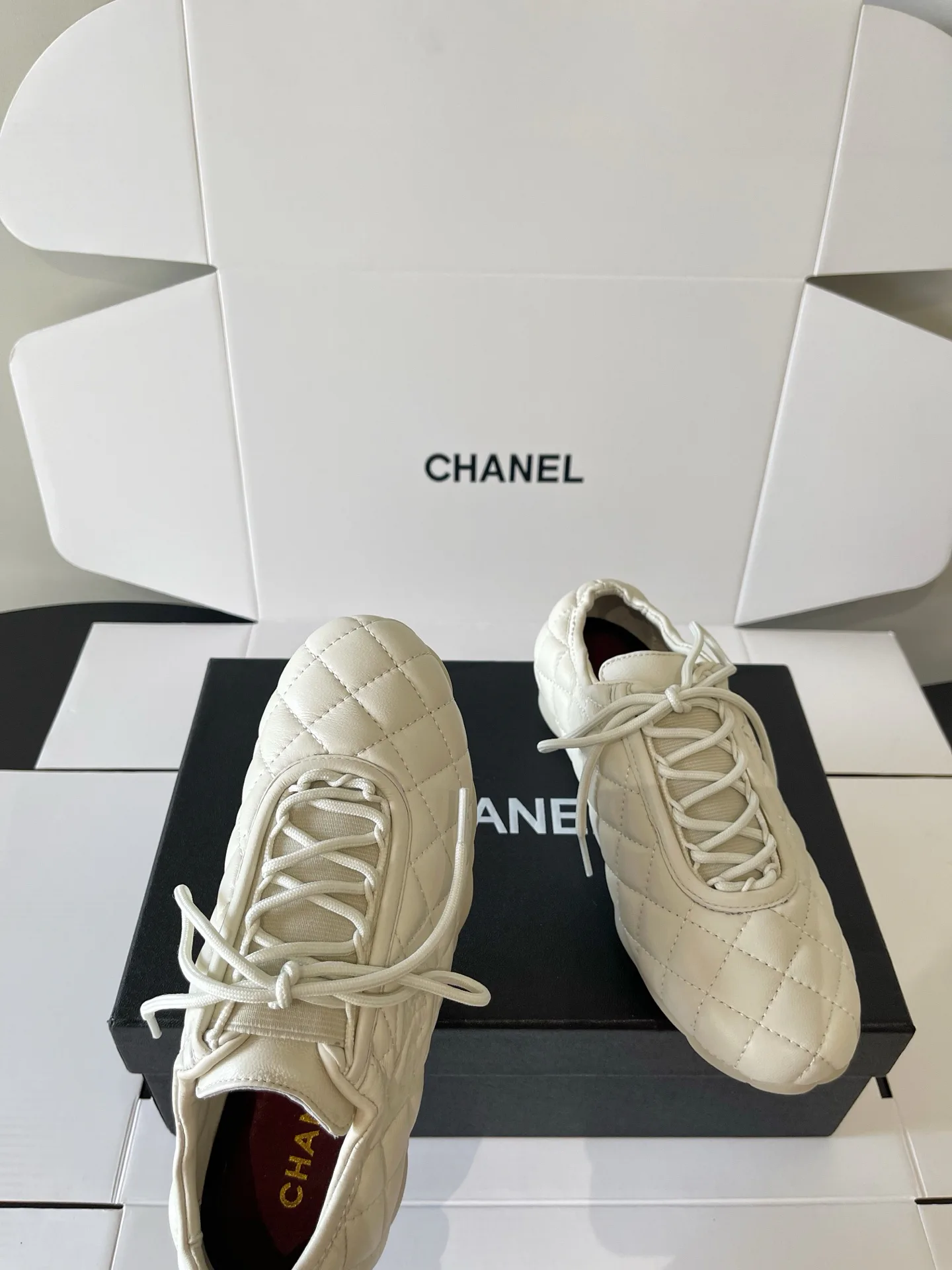 Кроссовки Женские Chanel 18437955