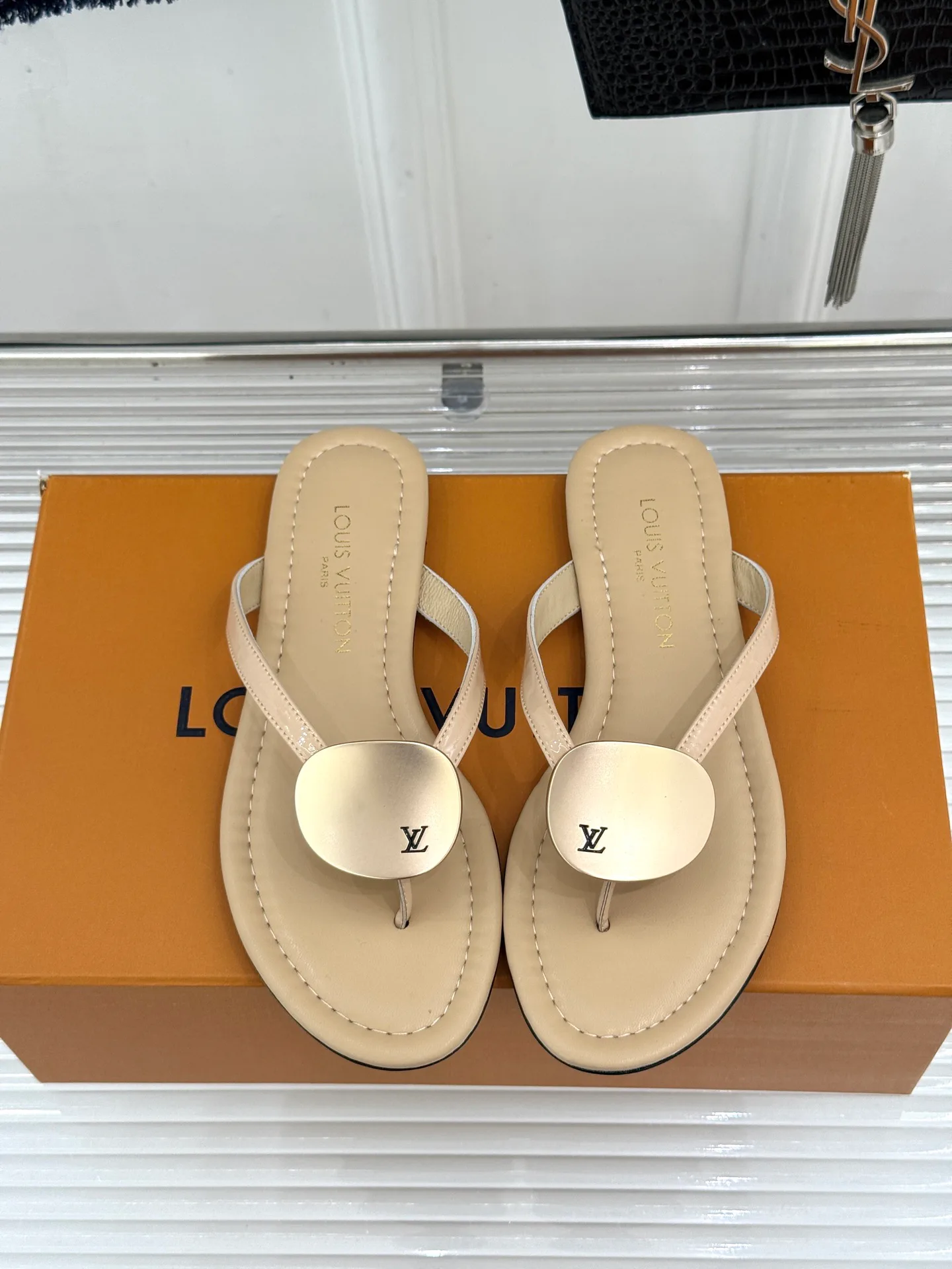 Шлепанцы Женские Louis Vuitton 17596995