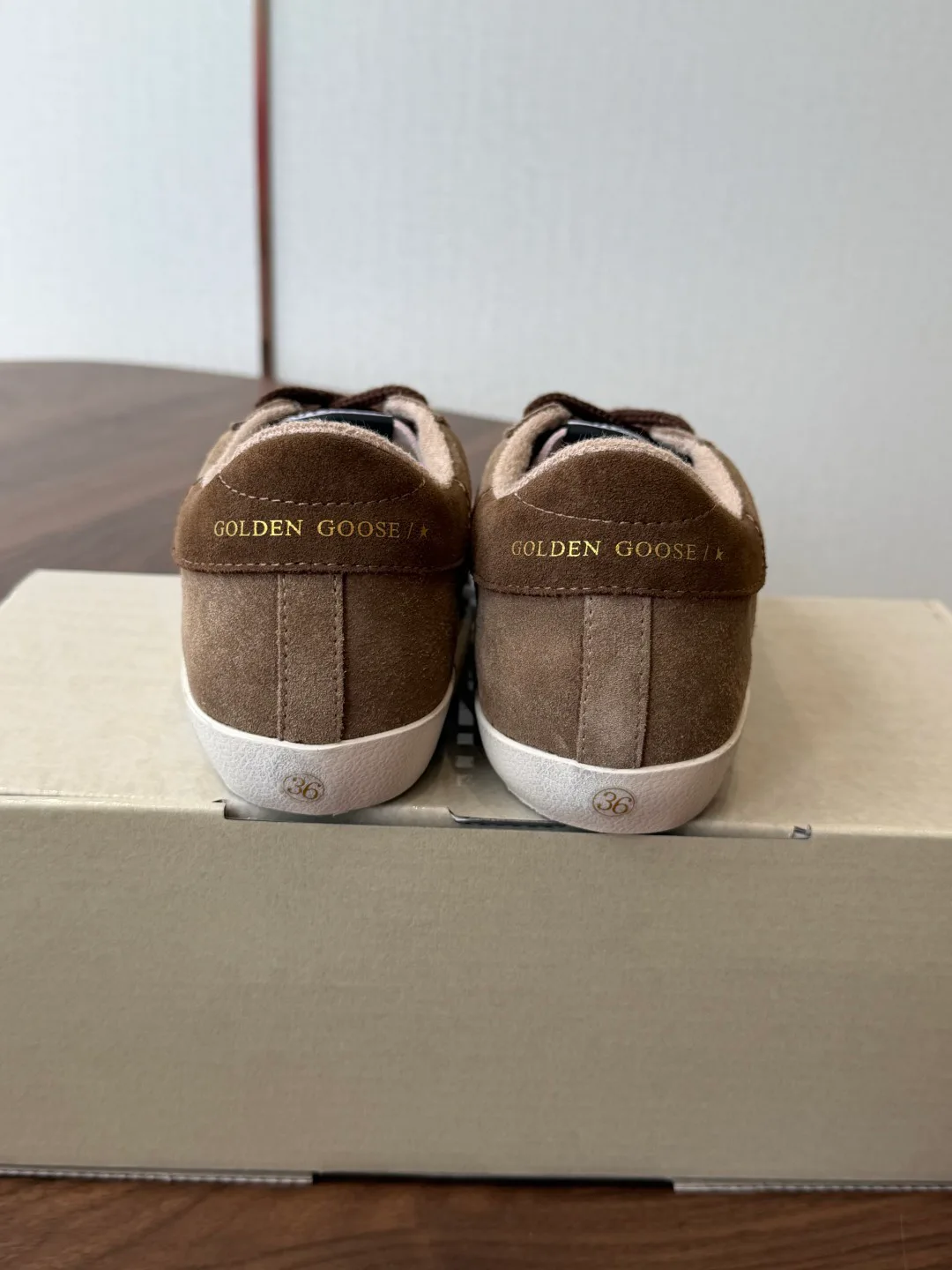 Кроссовки Женские Golden Goose 18146570