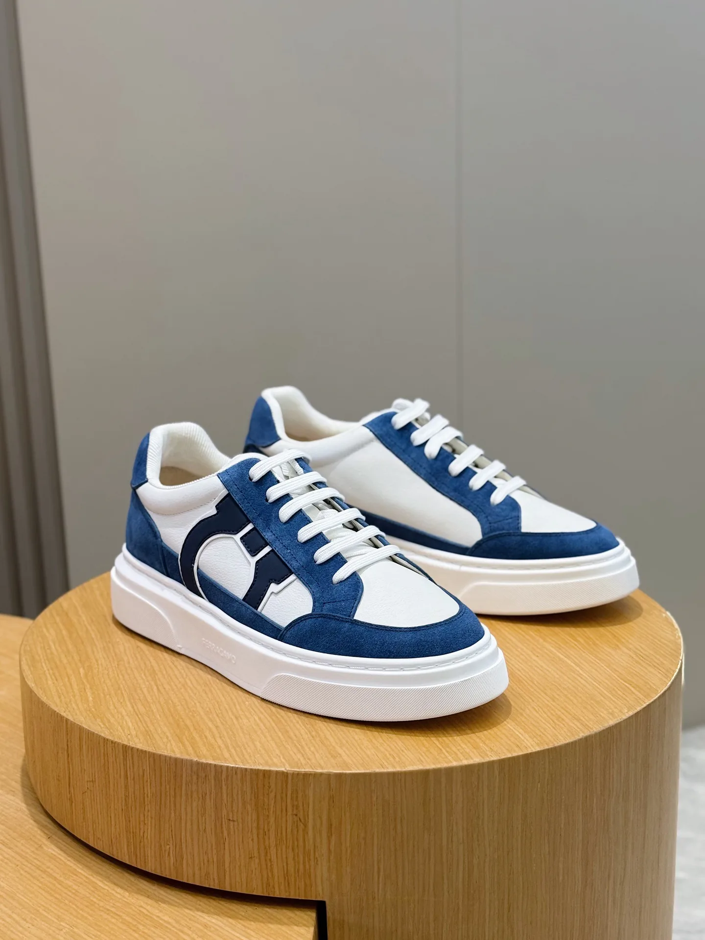Кроссовки Мужские Salvatore Ferragamo 11704926