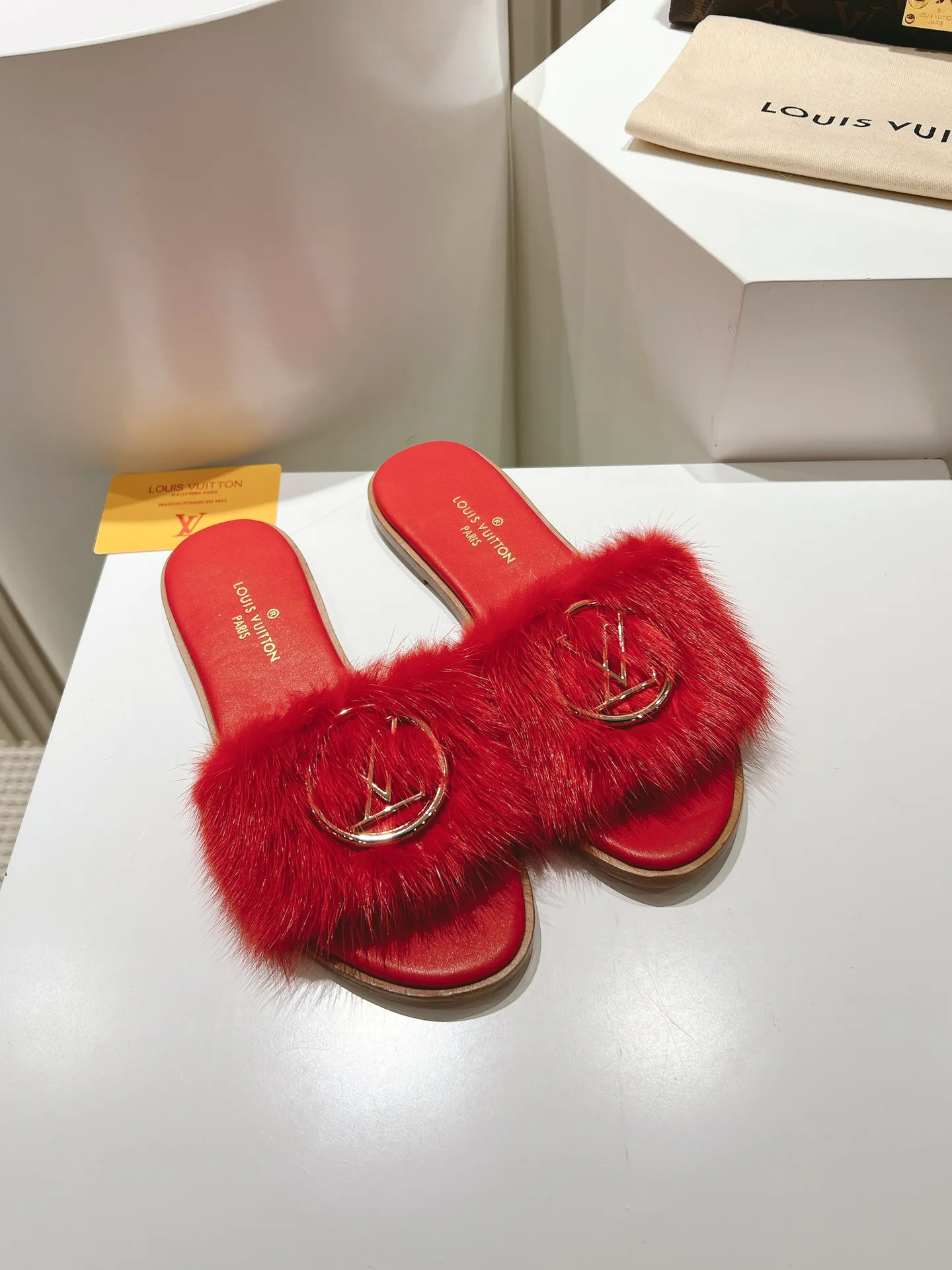 Шлепанцы Женские Louis Vuitton 11190745