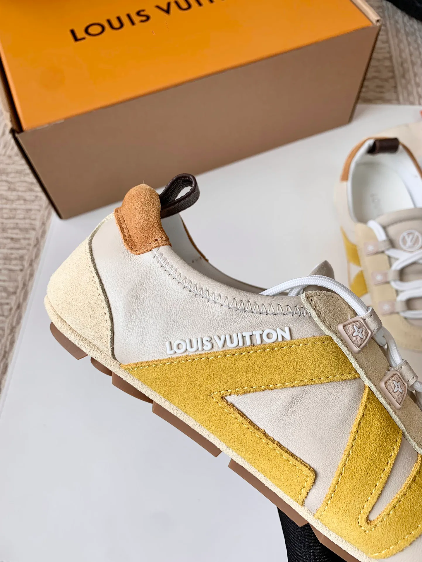 Кроссовки Женские Louis Vuitton 17753812