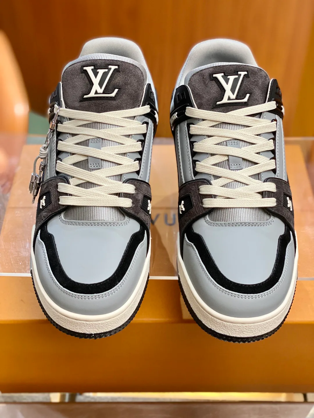 Кроссовки Мужские Louis Vuitton 18119328
