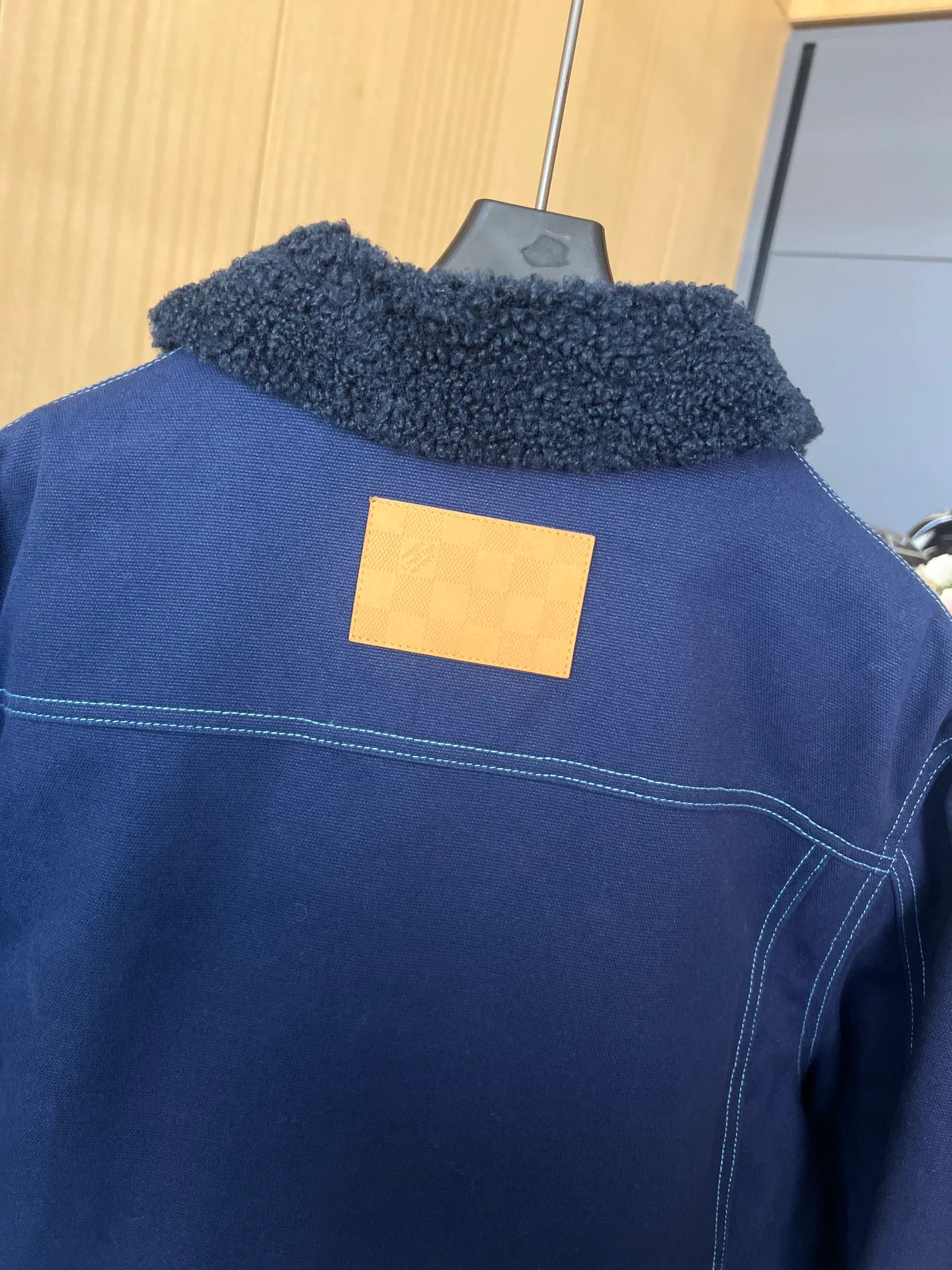 Куртки И Пуховики Женские Louis Vuitton 5189369