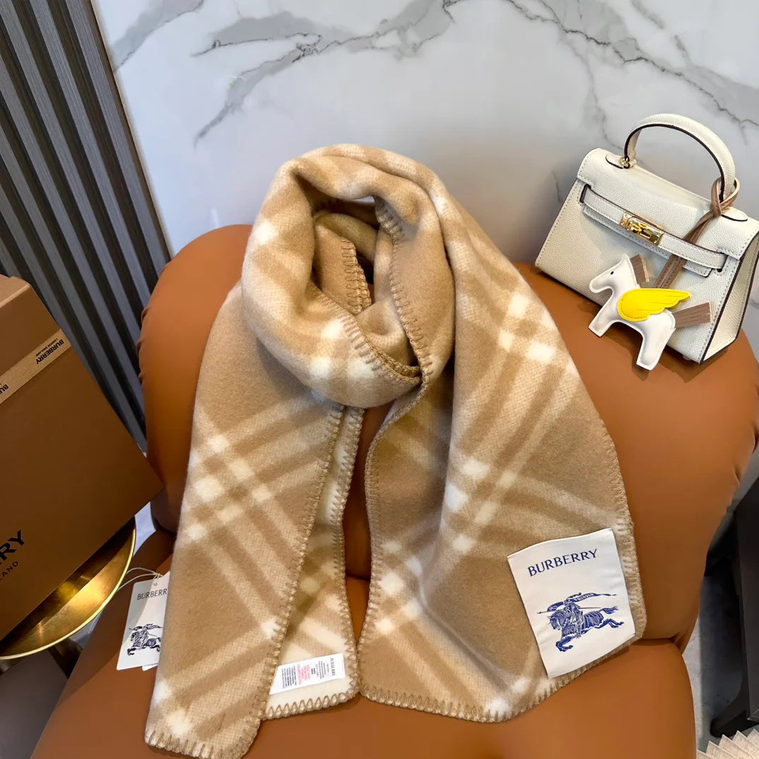 Шарфы Burberry 18401216