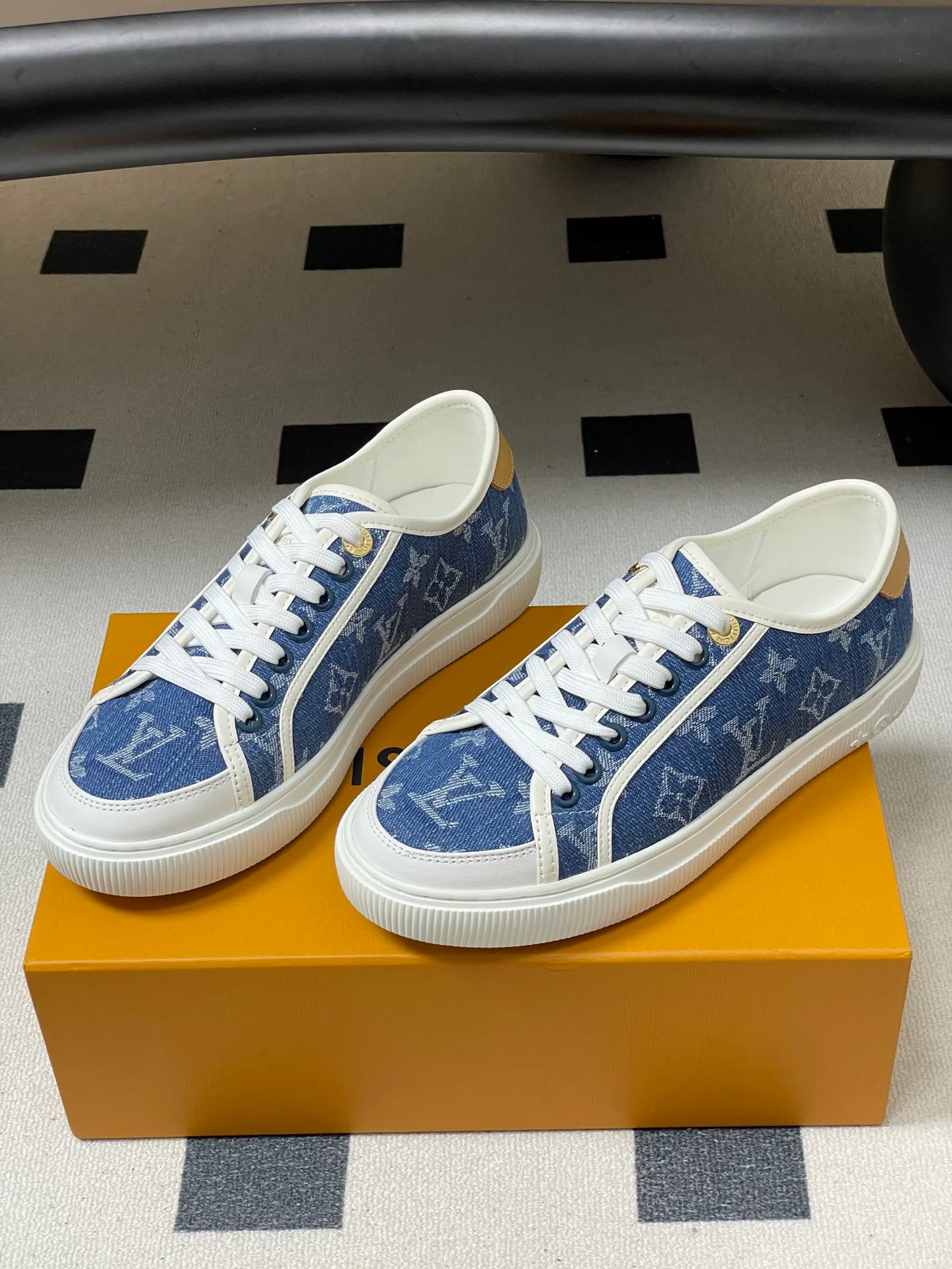 Кроссовки Женские Louis Vuitton 13343881