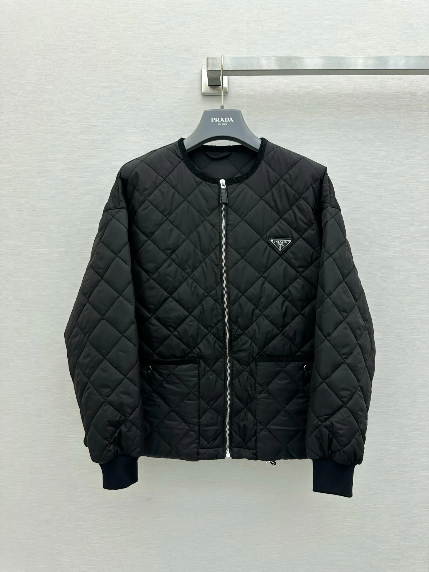 Куртки И Пуховики Женские Prada 18364723