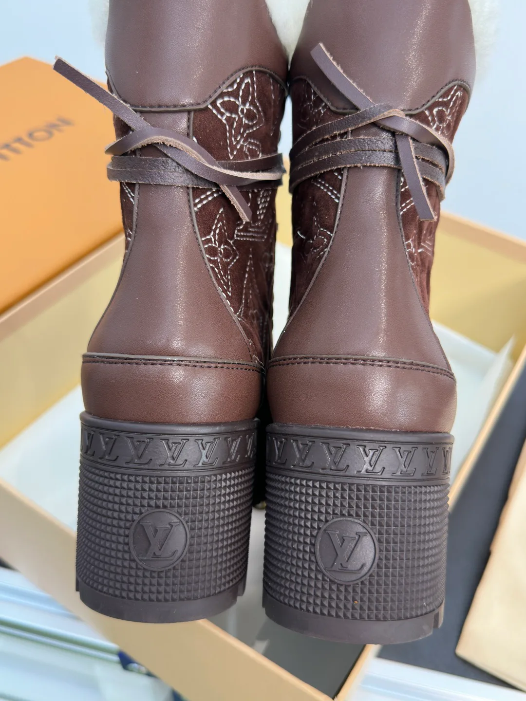 Ботинки Женские Louis Vuitton 18741684