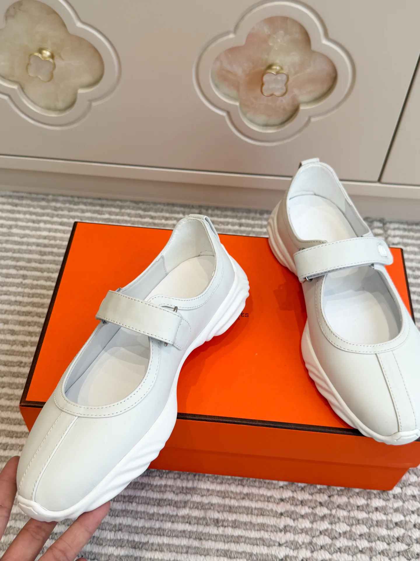 Кроссовки Женские Hermes 18738037