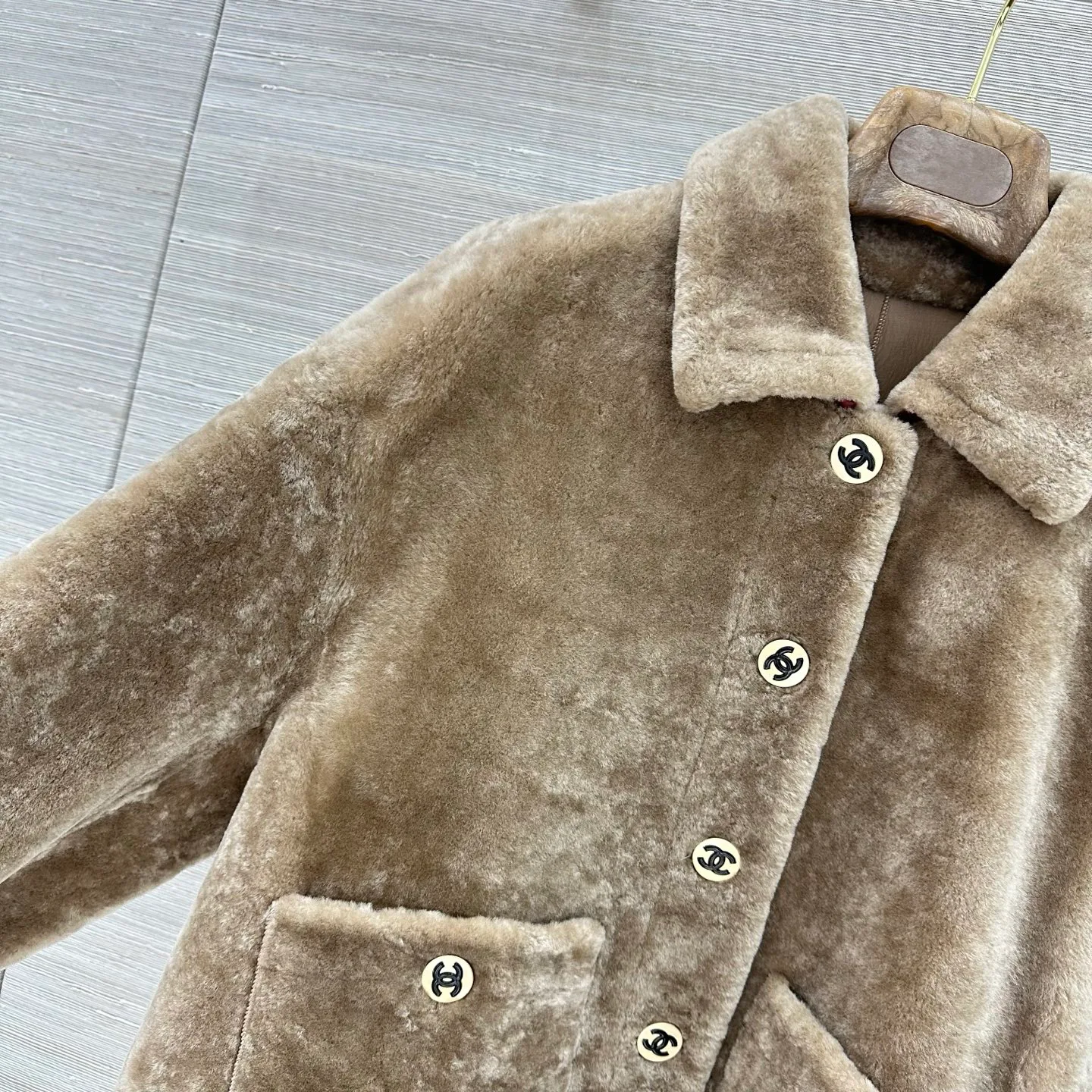 Кожаные Куртки И Дублёнки Женские Chanel 18230384