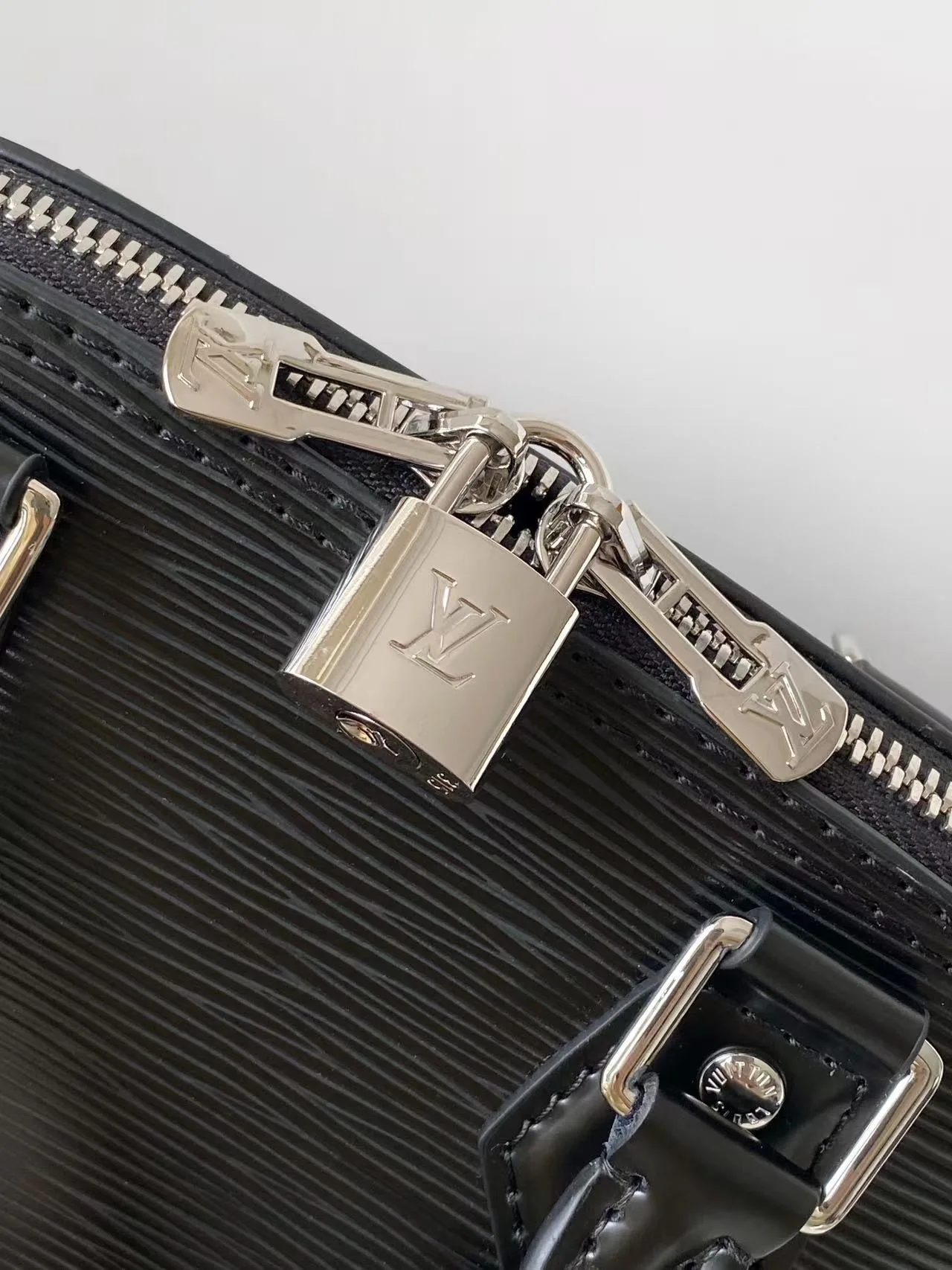 Сумки На Ремне Женские Louis Vuitton 546410