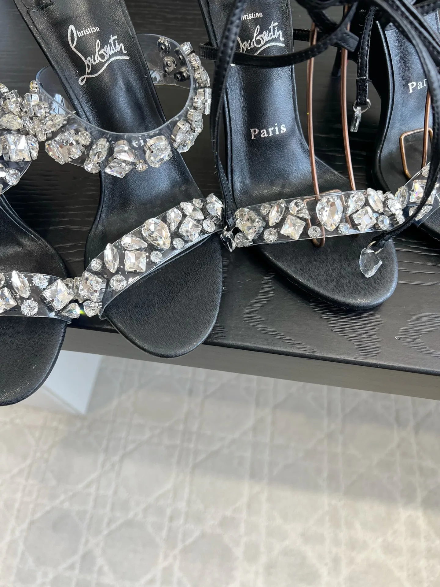 Босоножки Женские Christian Louboutin 18614264