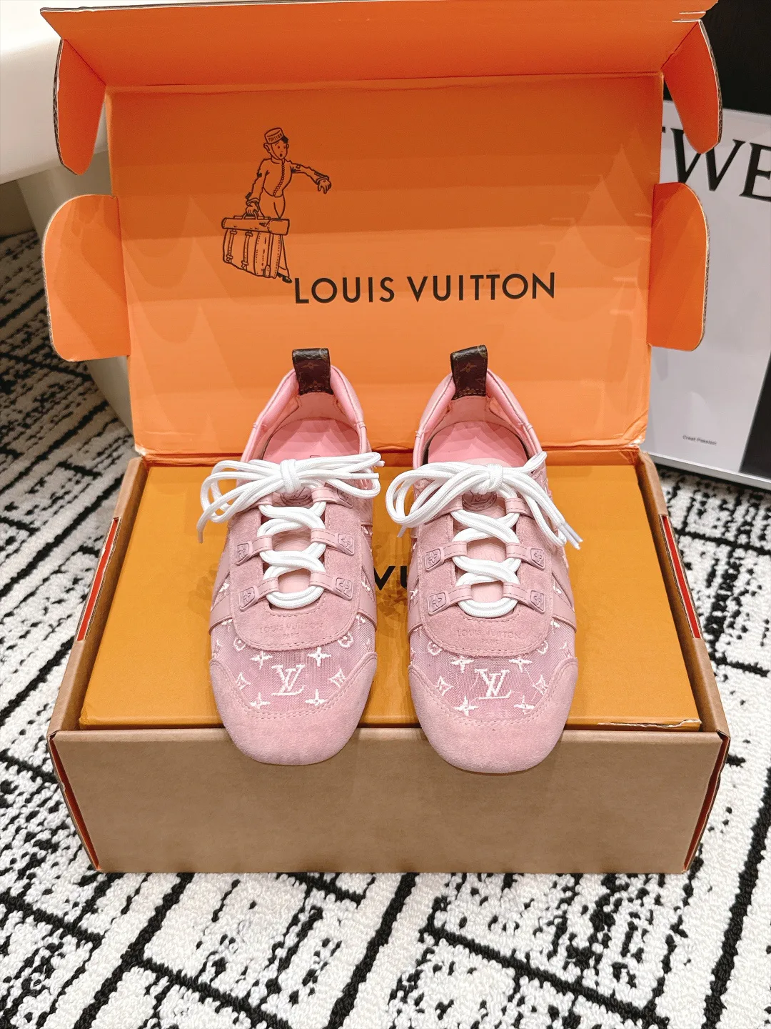 Кроссовки Женские Louis Vuitton 17978319