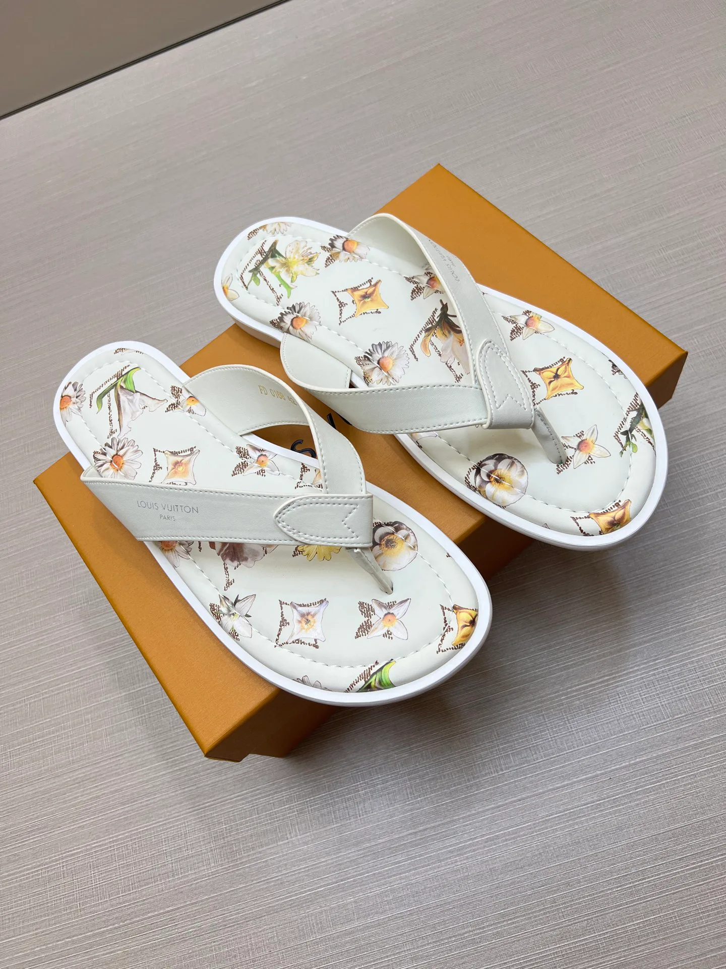 Шлепанцы Мужские Louis Vuitton 17078847