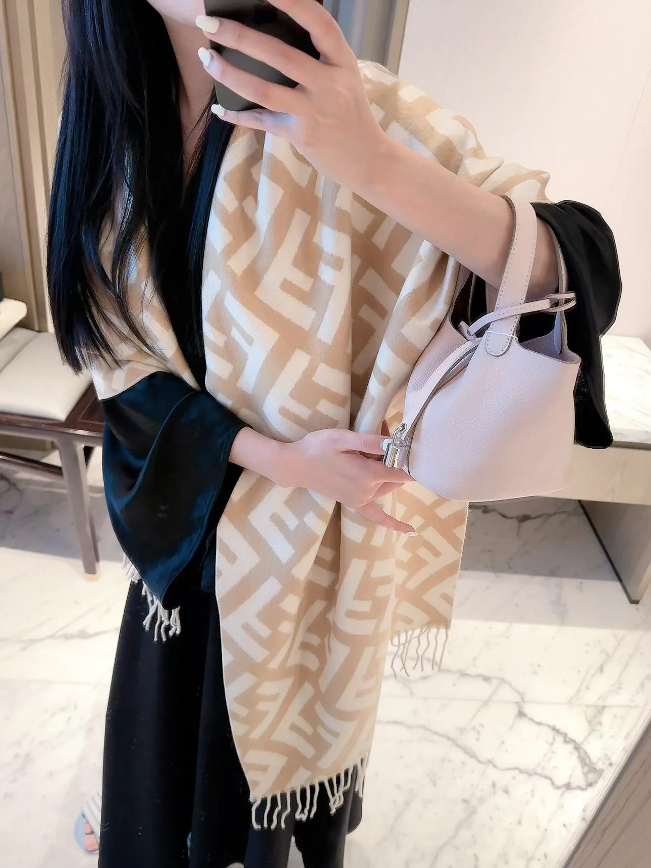 Шарфы Fendi 18322533