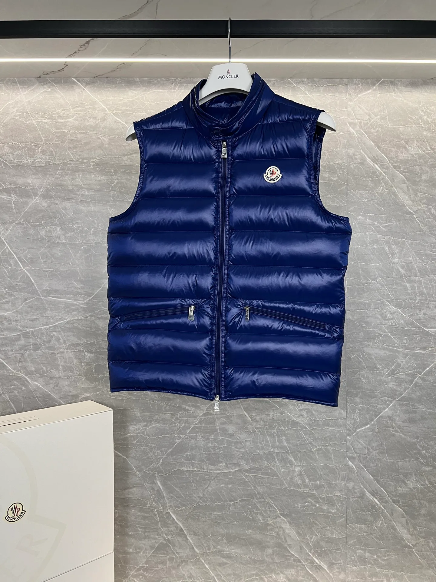 Жилеты Женские Moncler 18111333