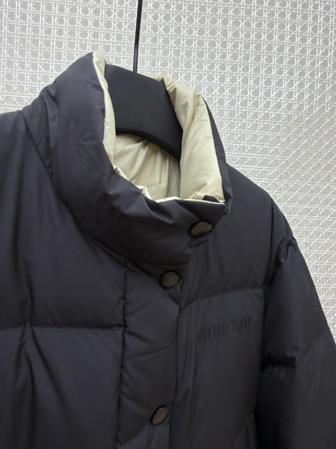 Куртки И Пуховики Женские Miu Miu 18612896