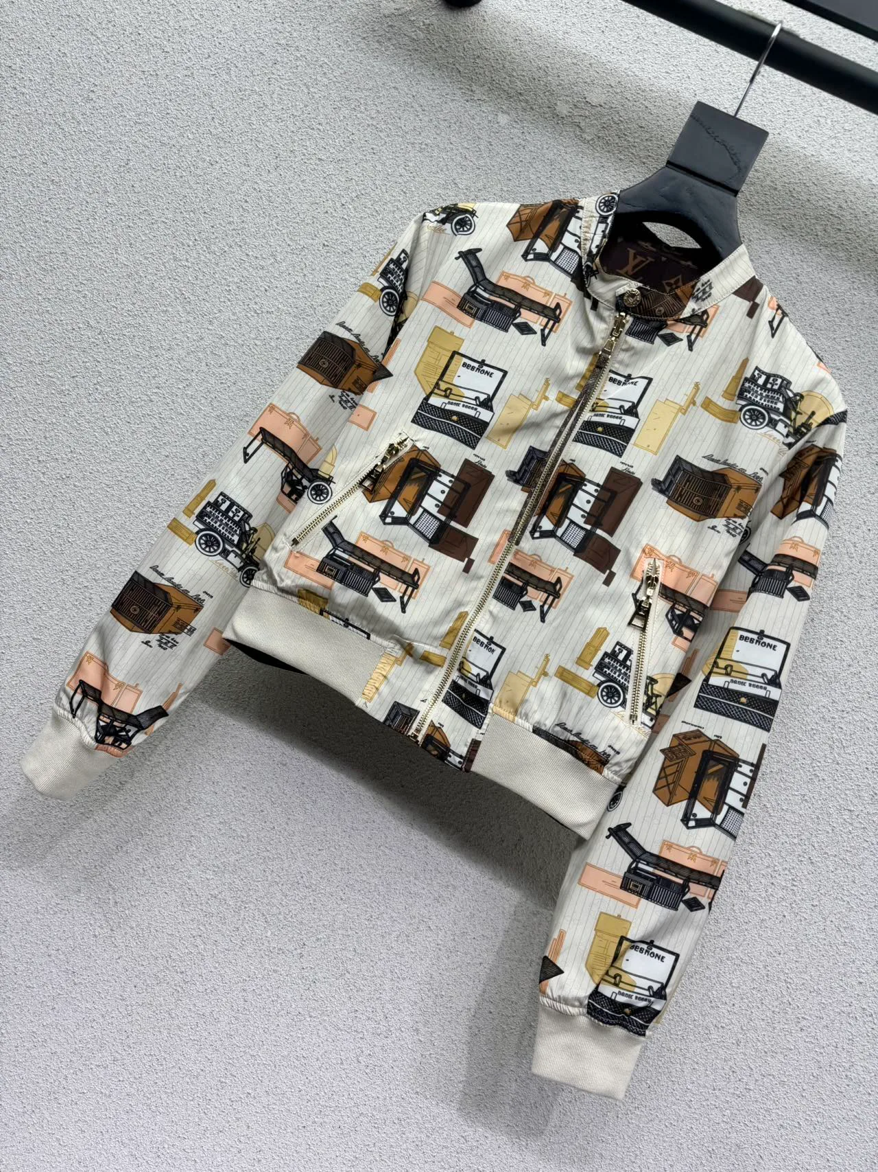 Куртки И Пуховики Женские Louis Vuitton 18680838