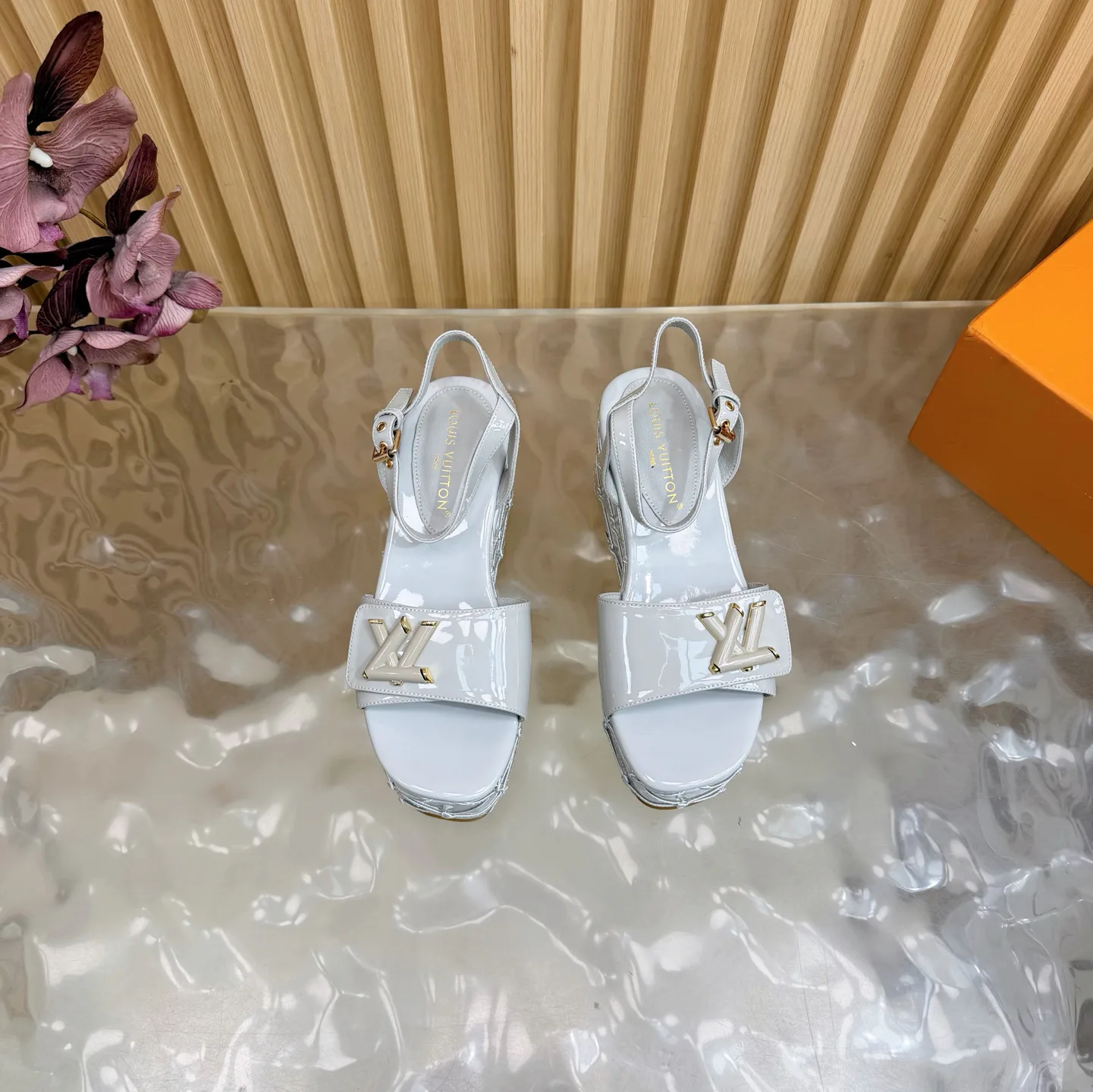 Босоножки Женские Louis Vuitton 12615435