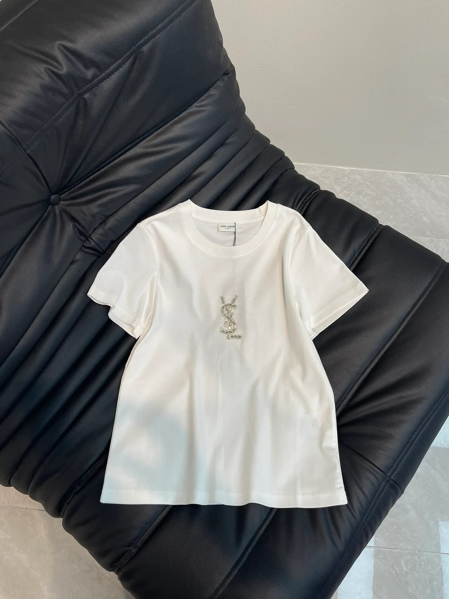 Футболки Женские Saint Laurent 18000