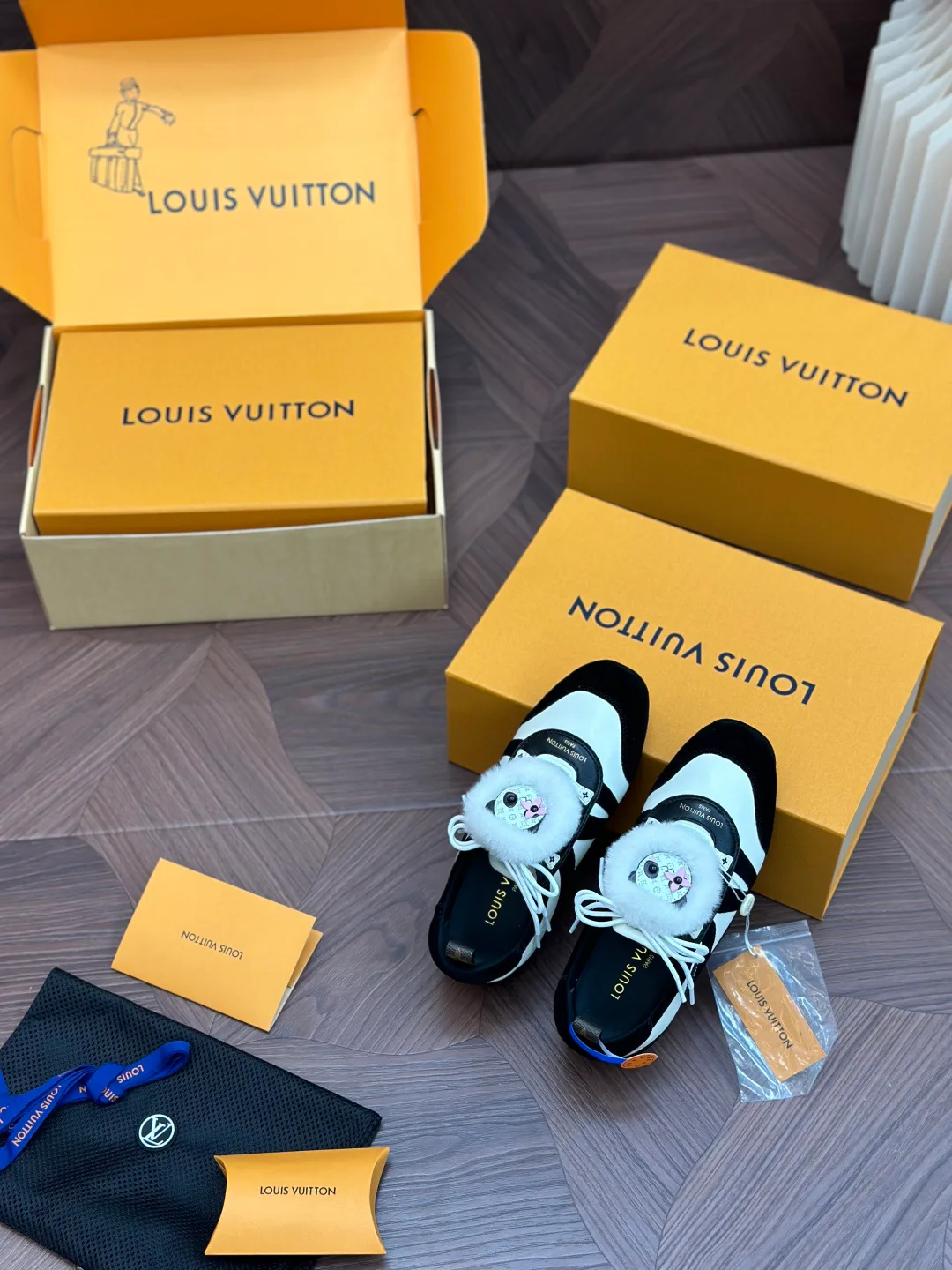 Кроссовки Женские Louis Vuitton 19480018