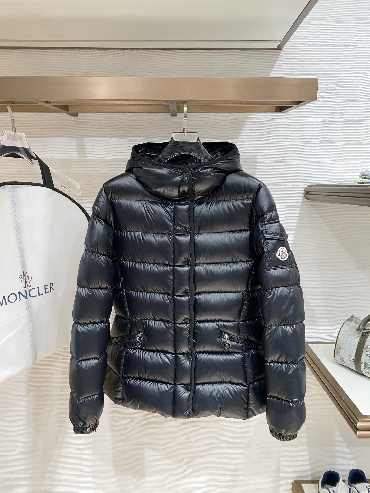 Куртки И Пуховики Женские Moncler 17896863