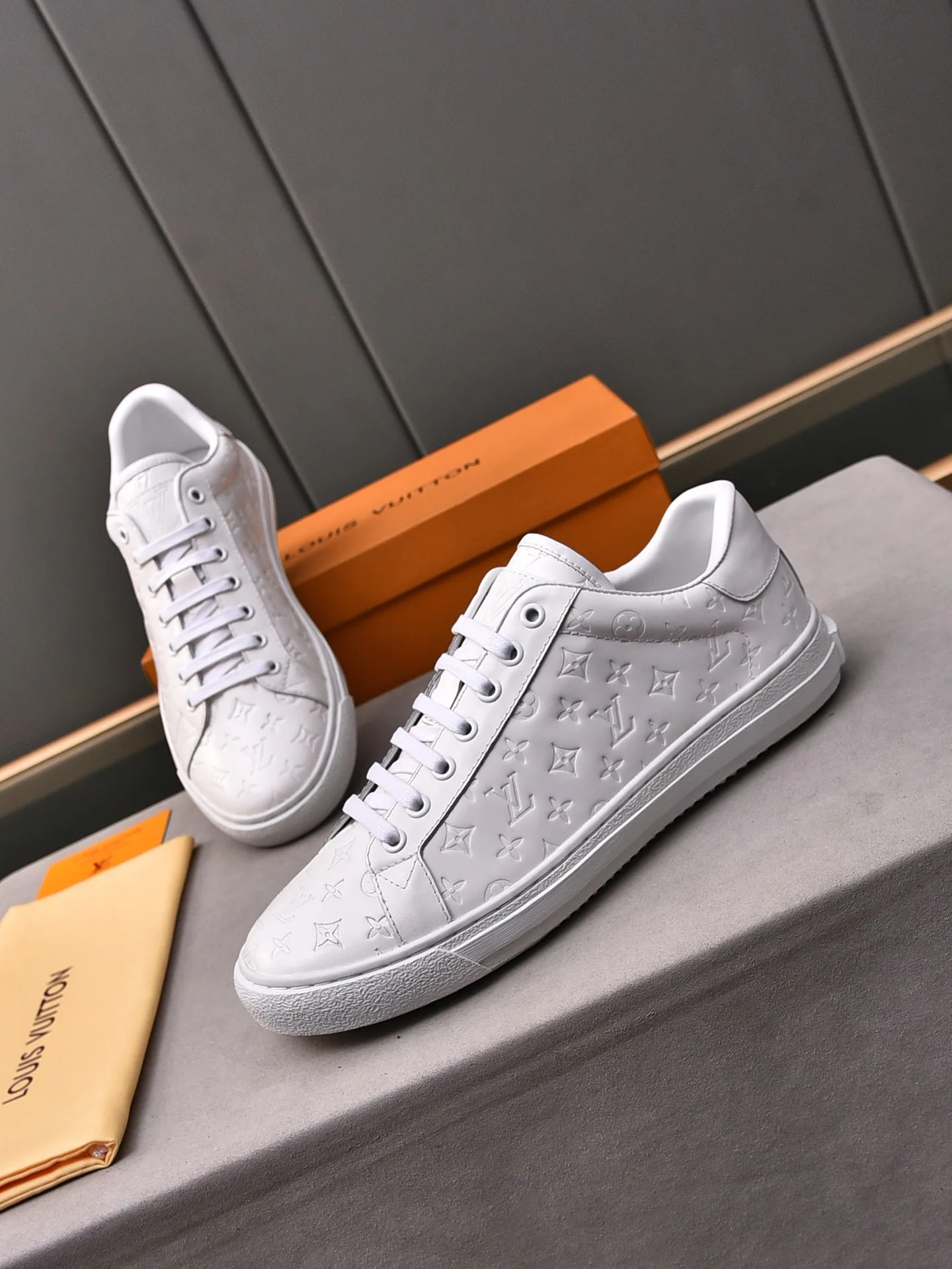 Кроссовки Мужские Louis Vuitton 12960052