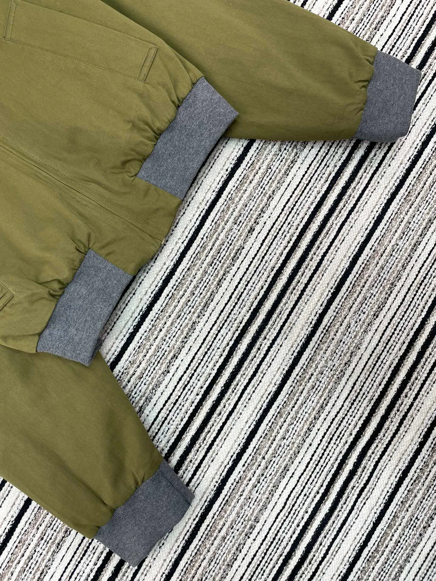 Куртки И Пуховики Женские Miu Miu 3924393