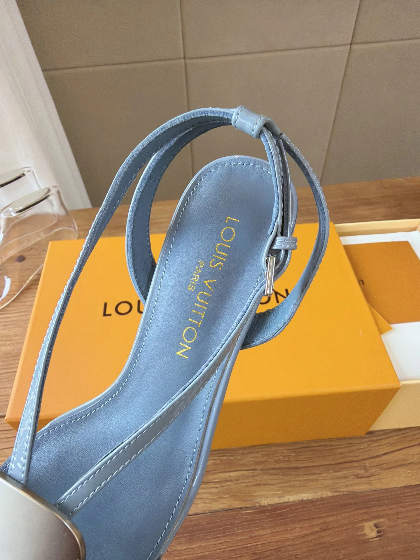 Босоножки Женские Louis Vuitton 17620617