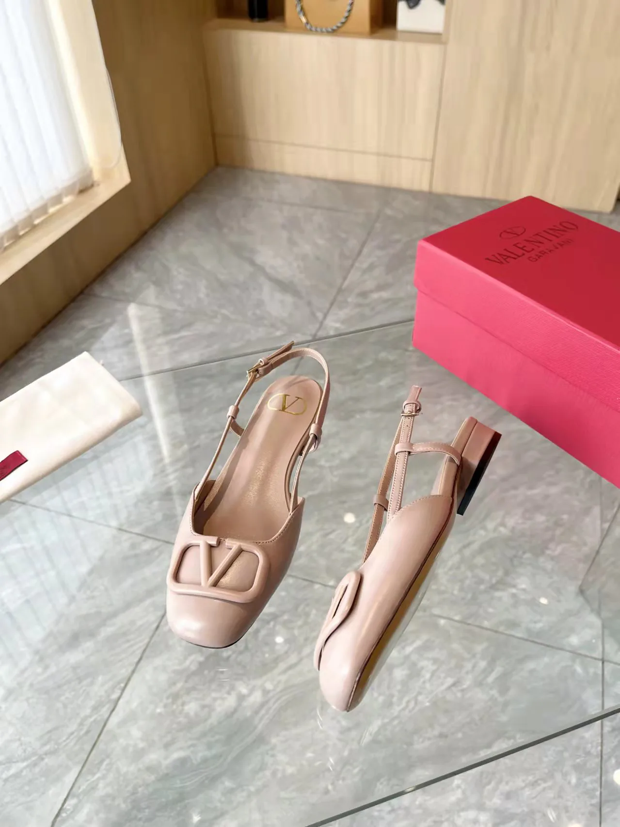 Босоножки Женские Valentino 11602198