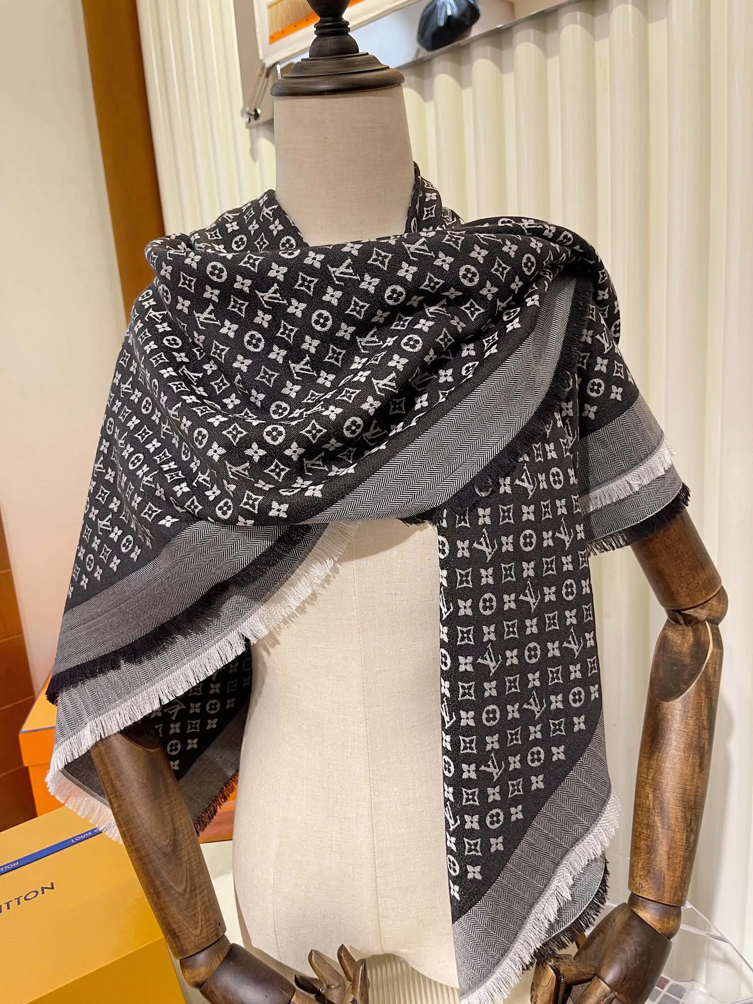 Шарфы Louis Vuitton 94338