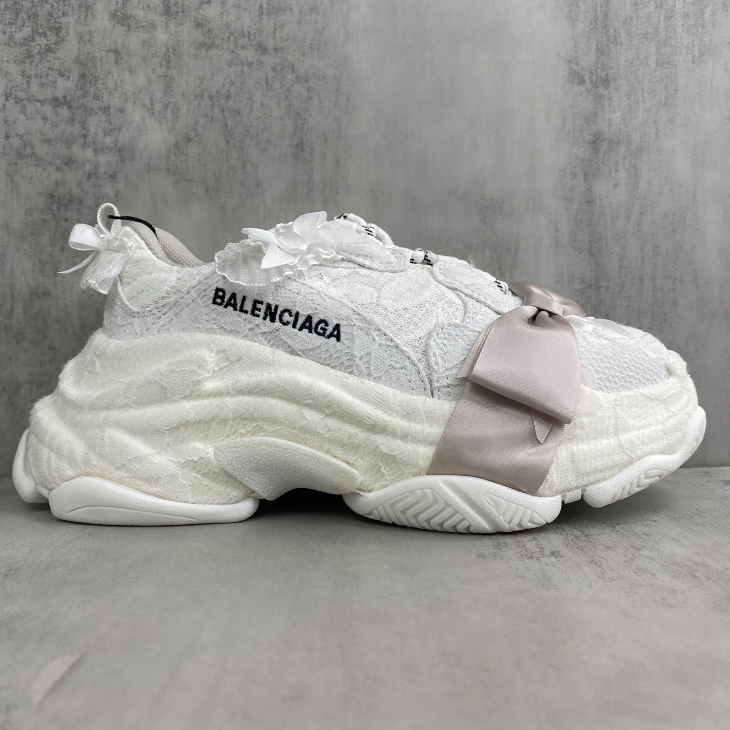 Кроссовки Женские Balenciaga 18686631