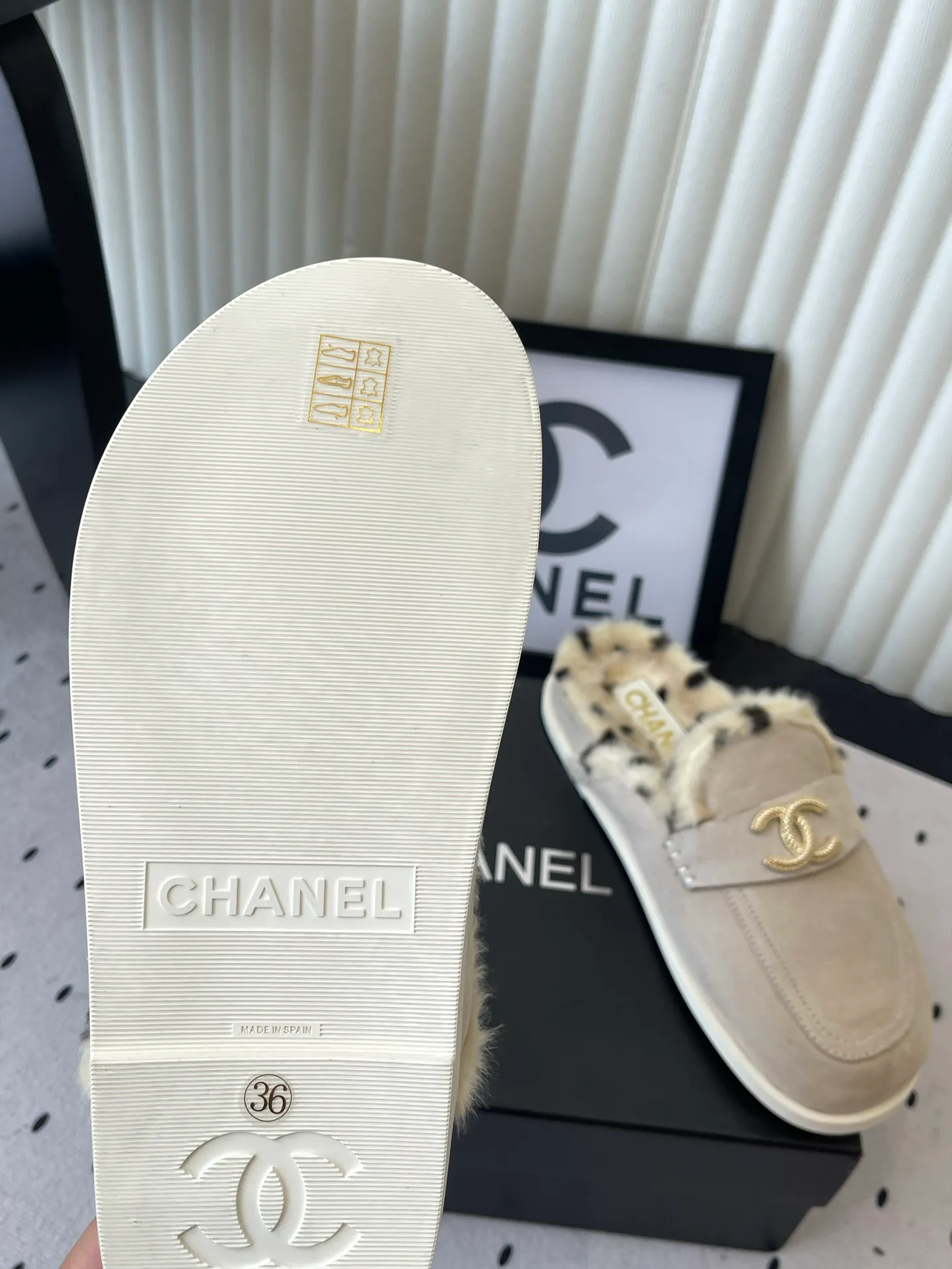 Тапочки Женские Chanel 18609996