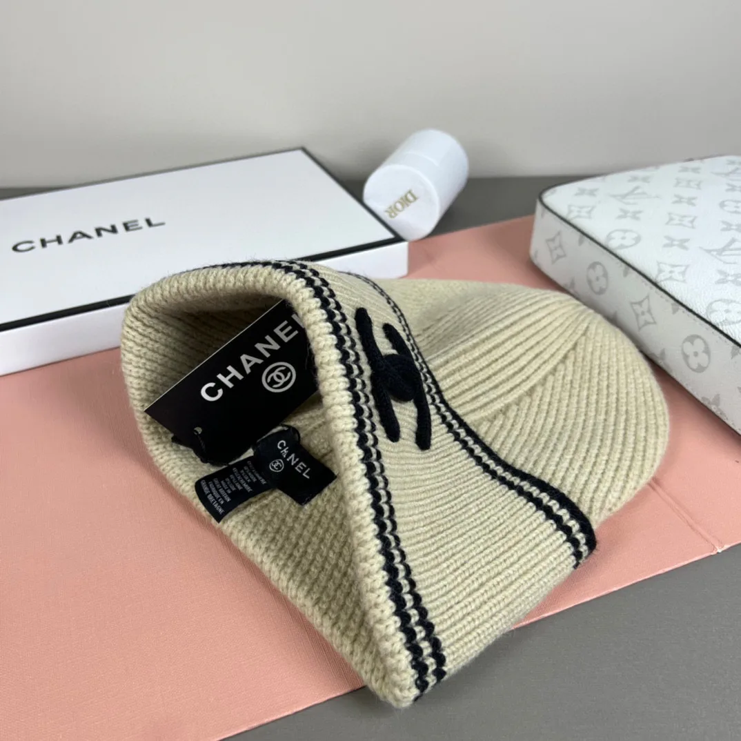 Головные Уборы Chanel 18105738