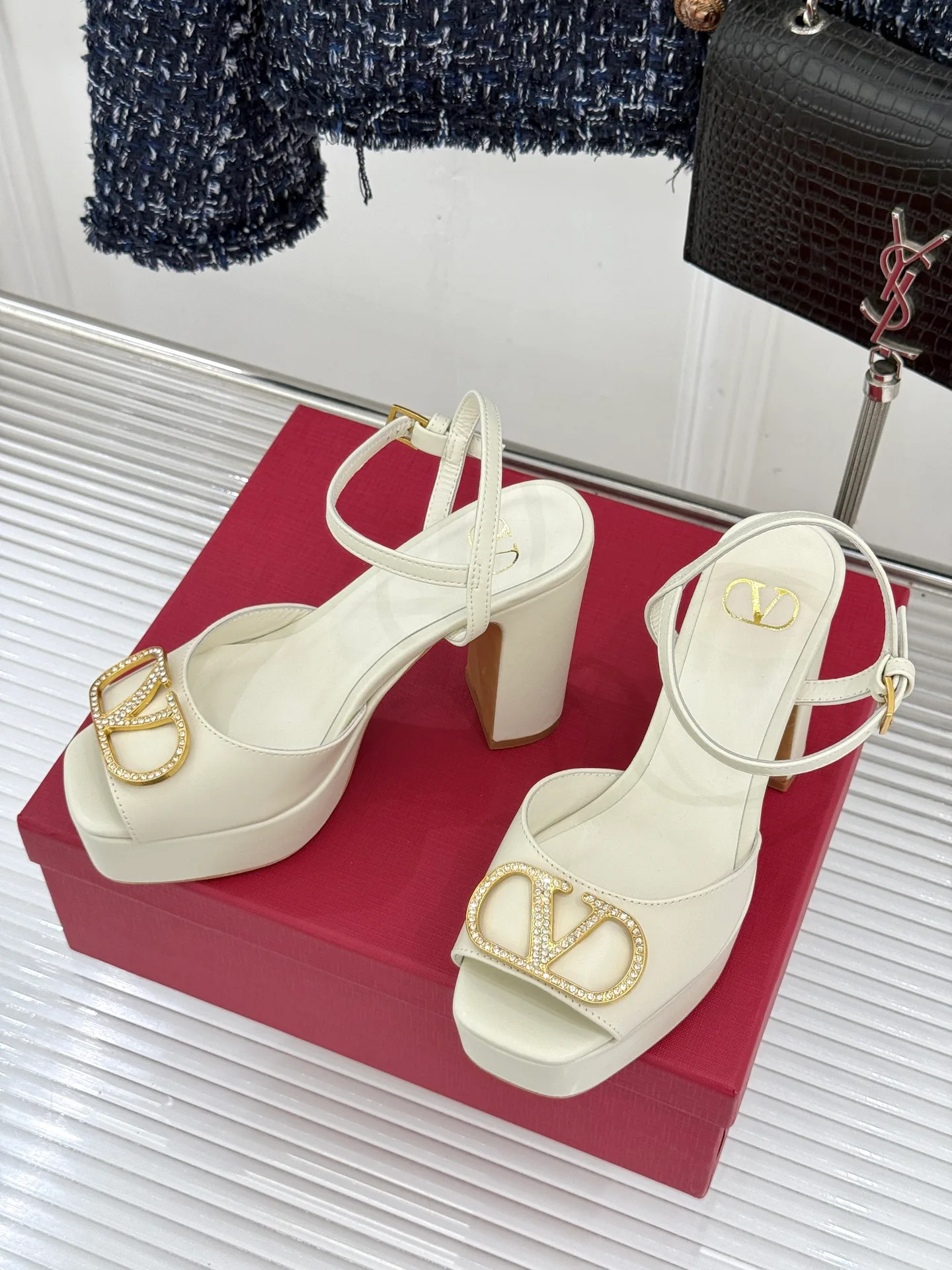 Босоножки Женские Valentino 19577242